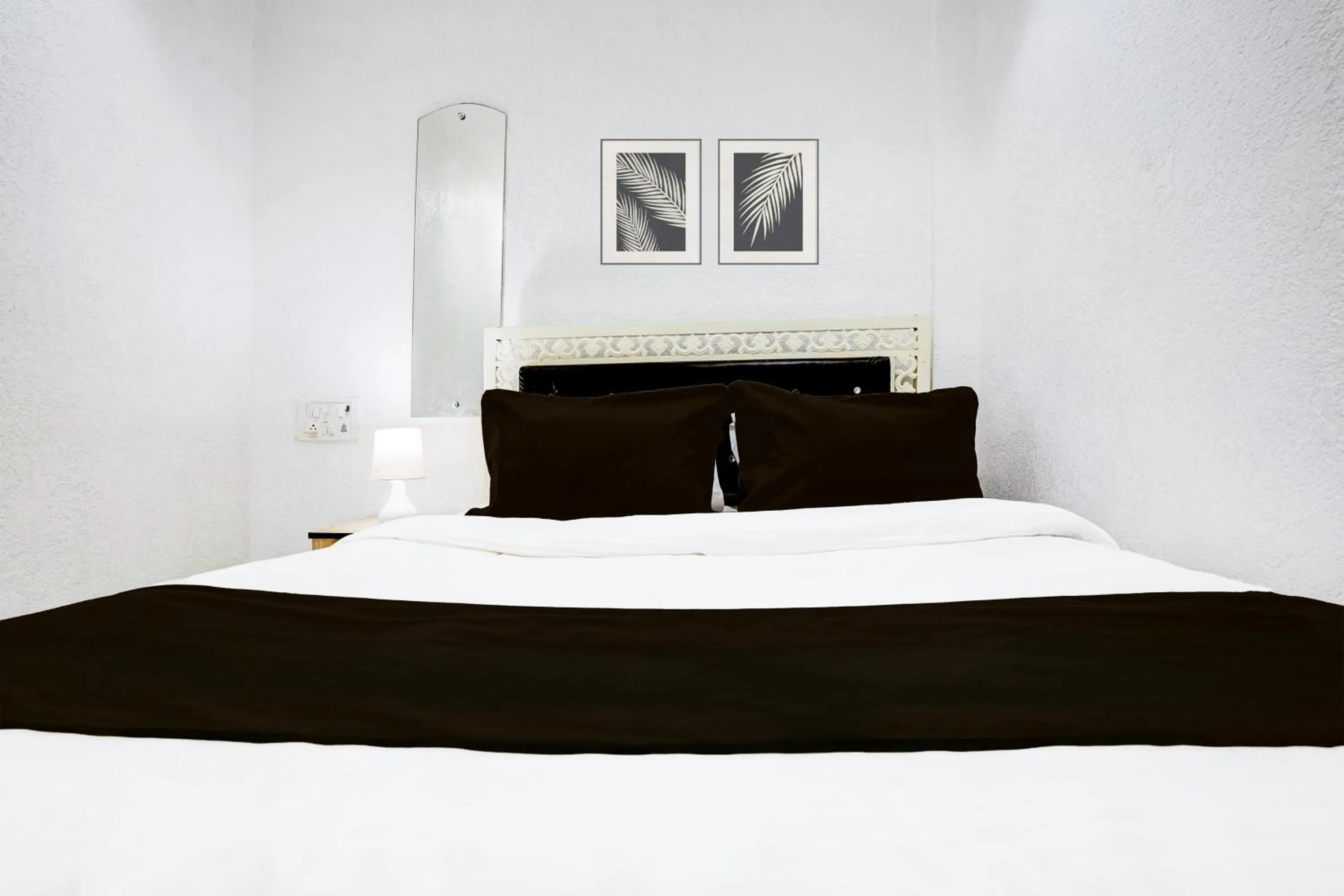 Bedroom, Bed in Hotel O Khar East Near Railway Station