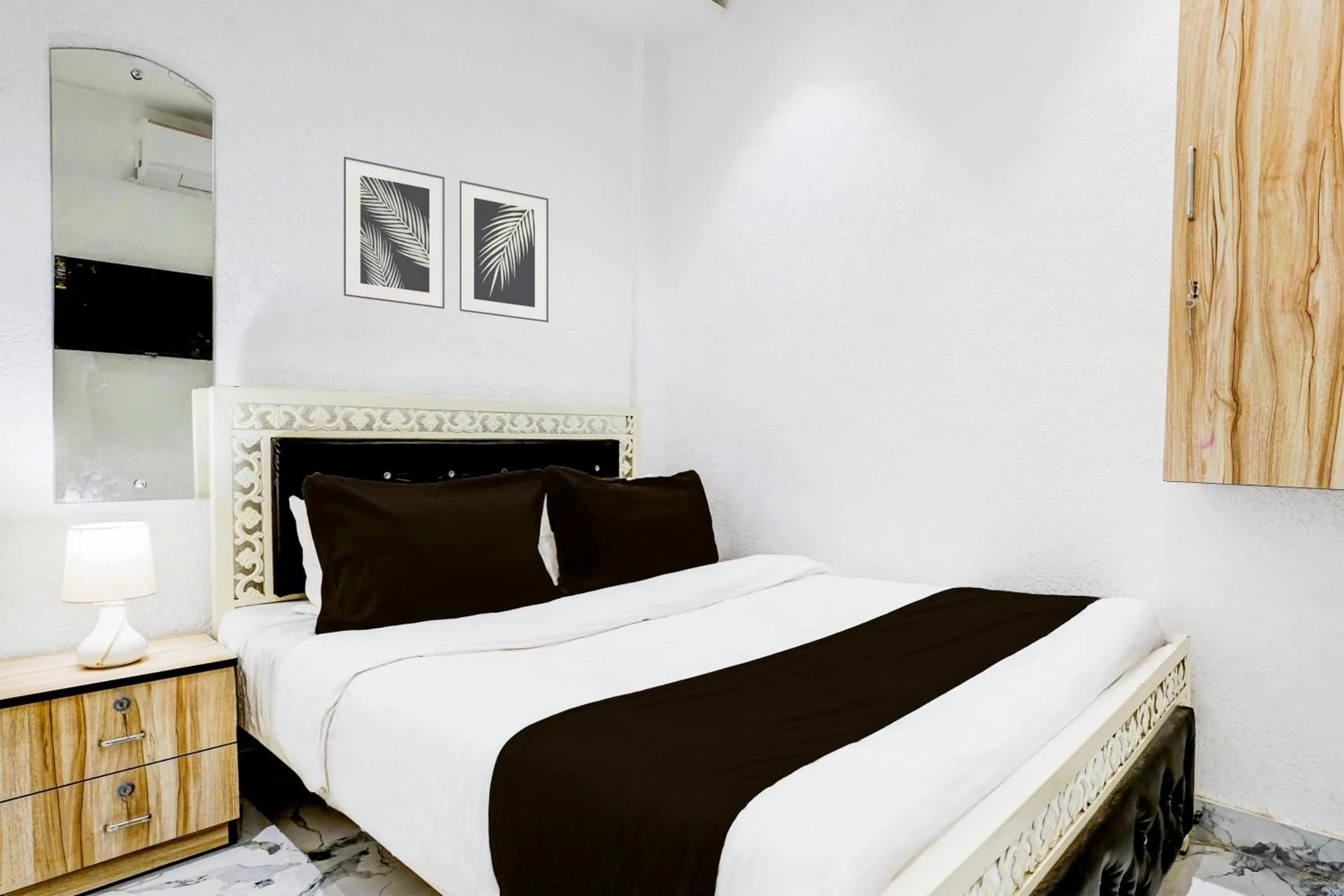 Bedroom, Bed in Hotel O Khar East Near Railway Station