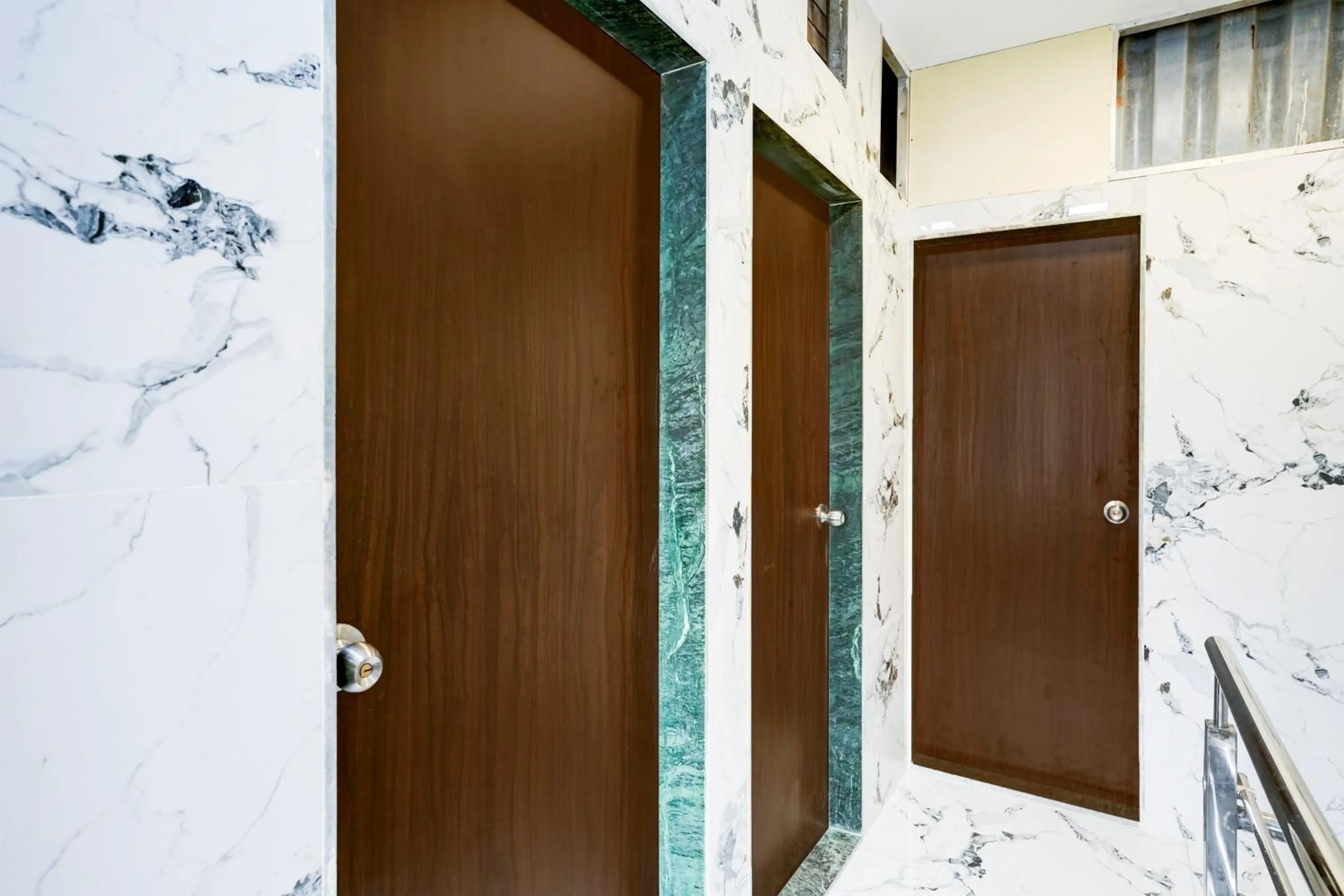 Lobby or reception in Hotel O Khar East Near Railway Station