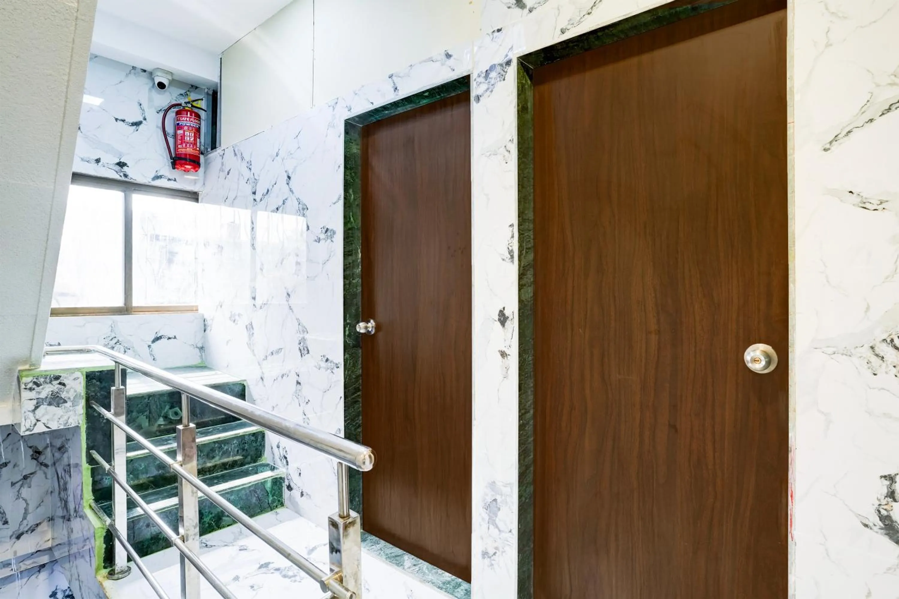 Lobby or reception in Hotel O Khar East Near Railway Station