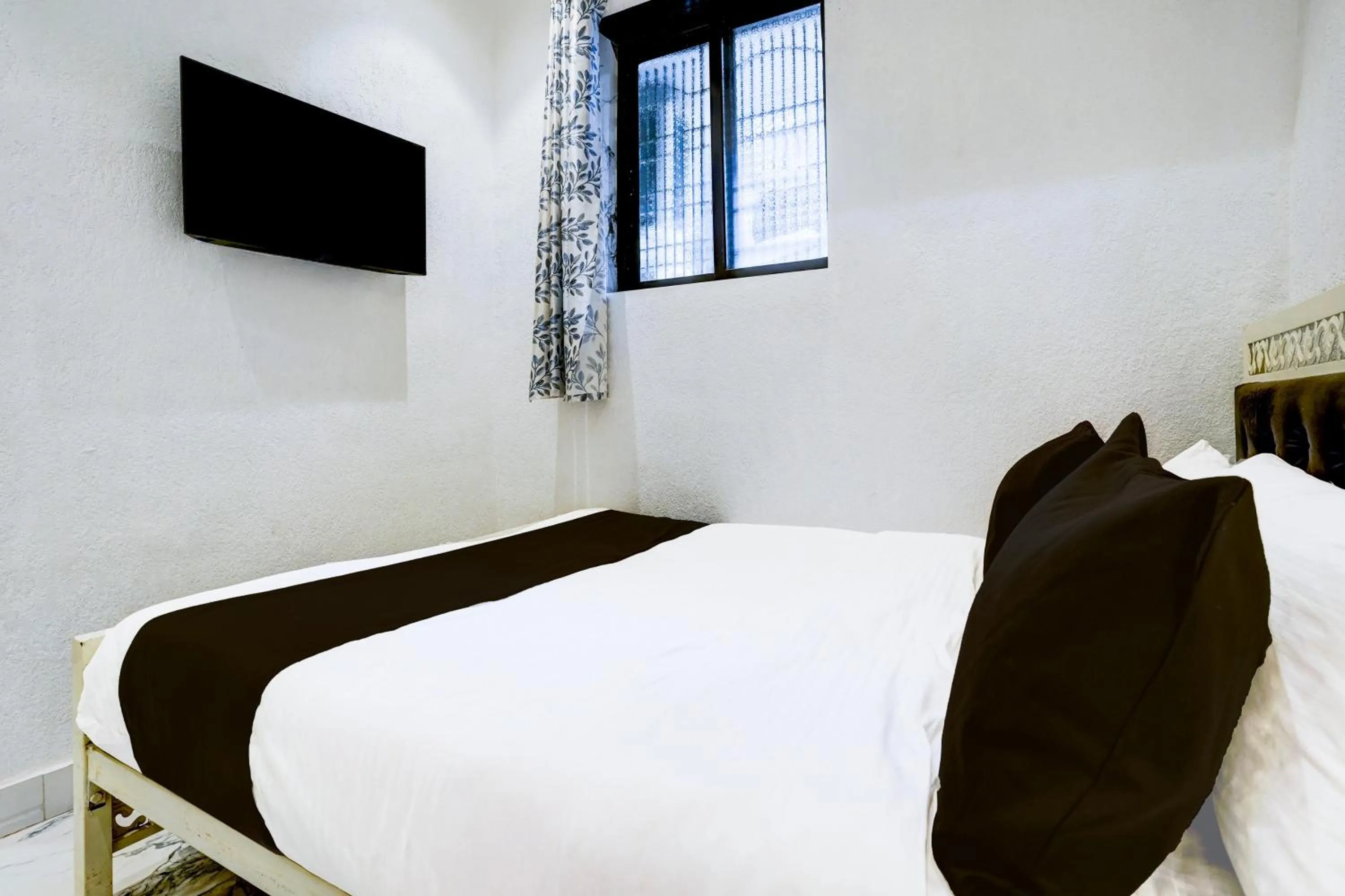 Bedroom, Bed in Hotel O Khar East Near Railway Station