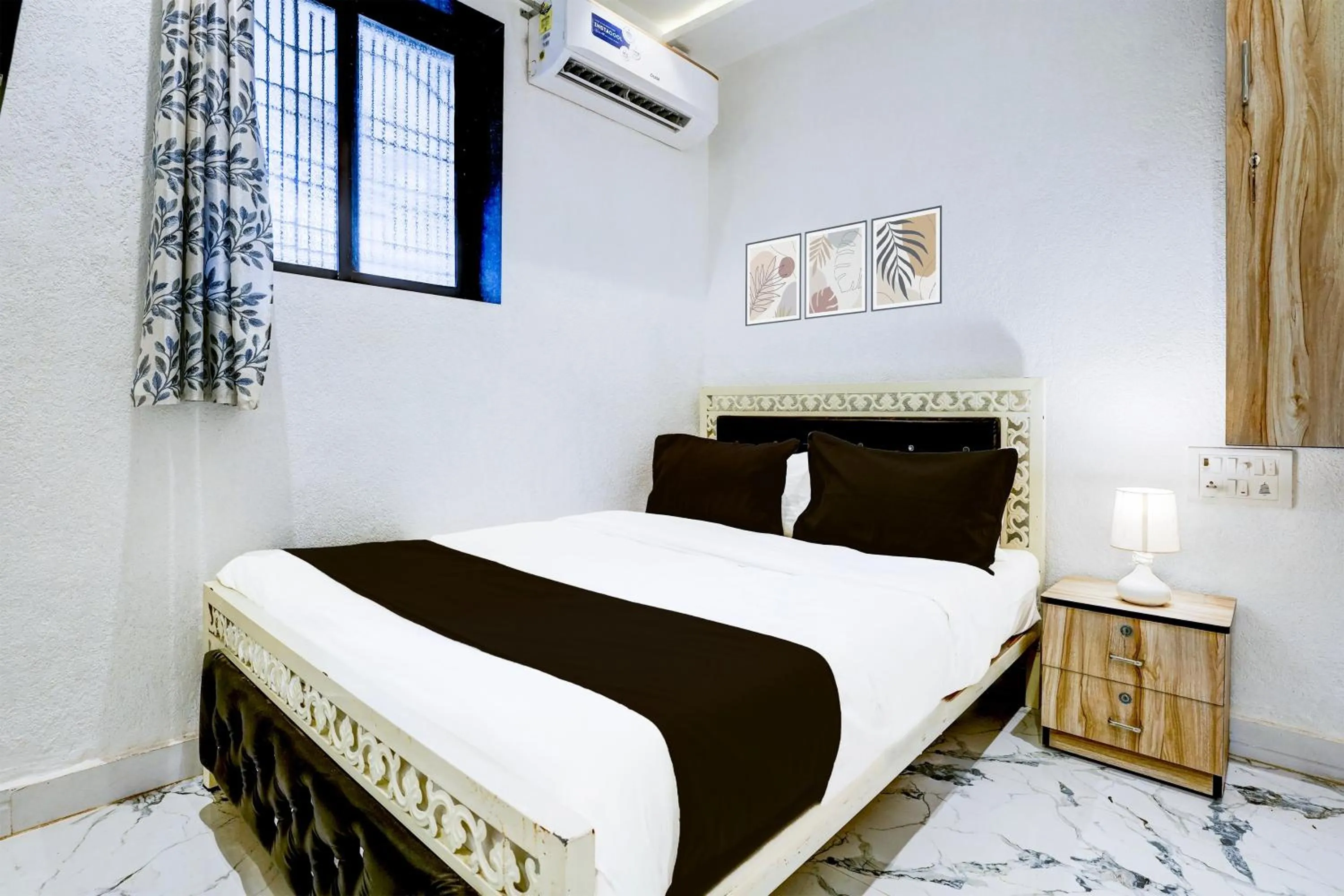 Bedroom, Bed in Hotel O Khar East Near Railway Station