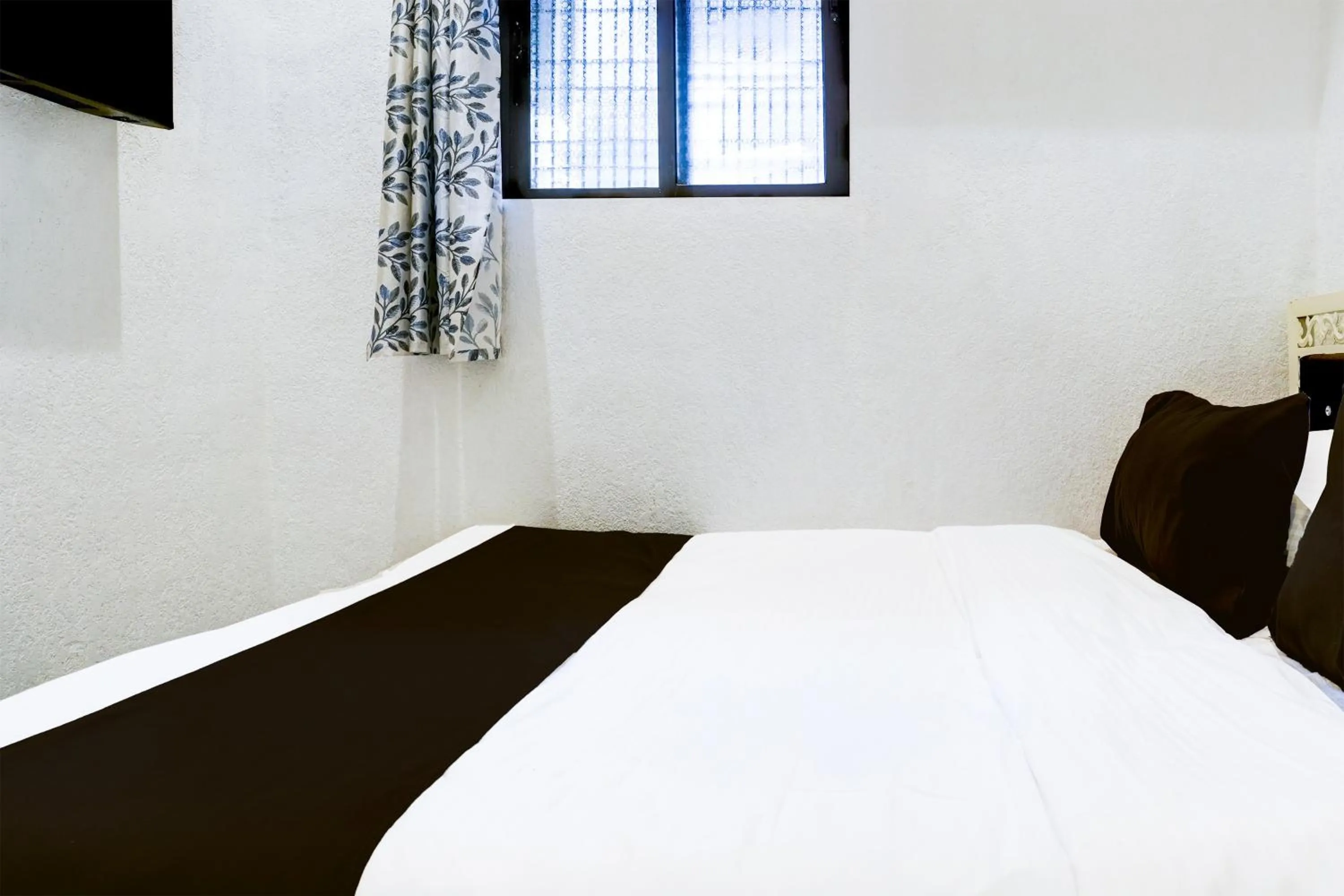 Bedroom, Bed in Hotel O Khar East Near Railway Station