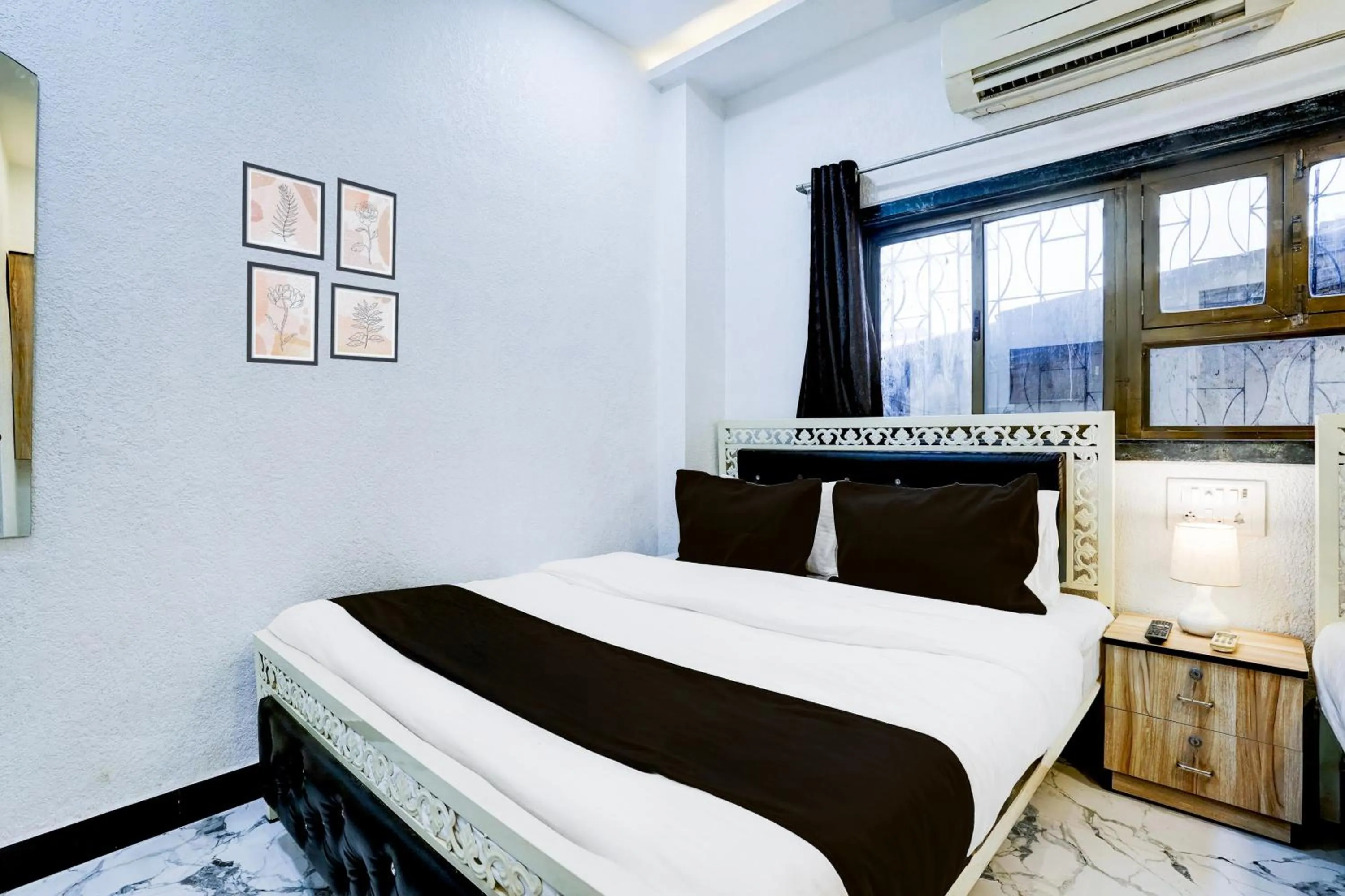 Bedroom, Bed in Hotel O Khar East Near Railway Station