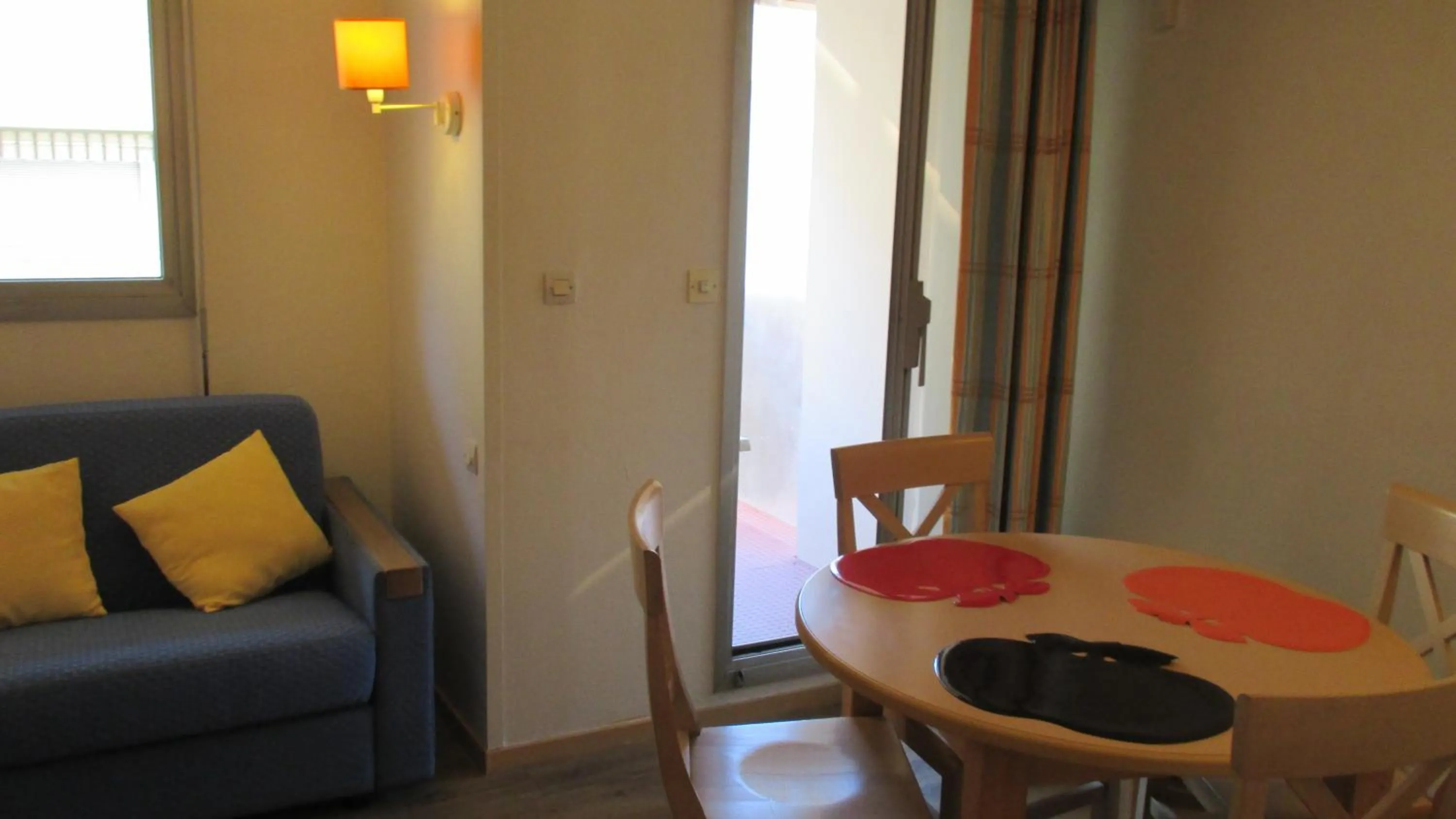 Promenade des Bains Apartment