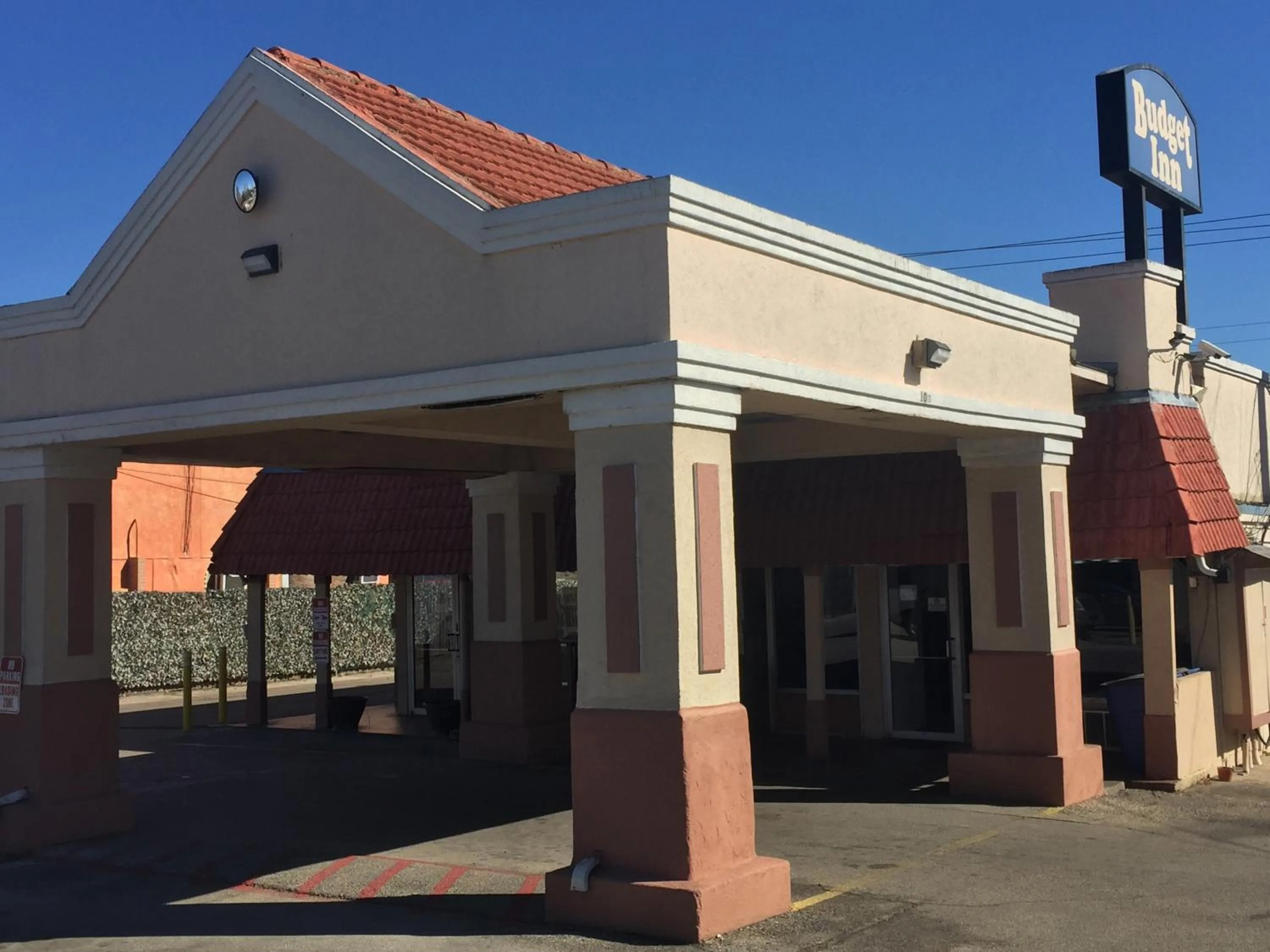 Facade/entrance in Budget Inn Motel