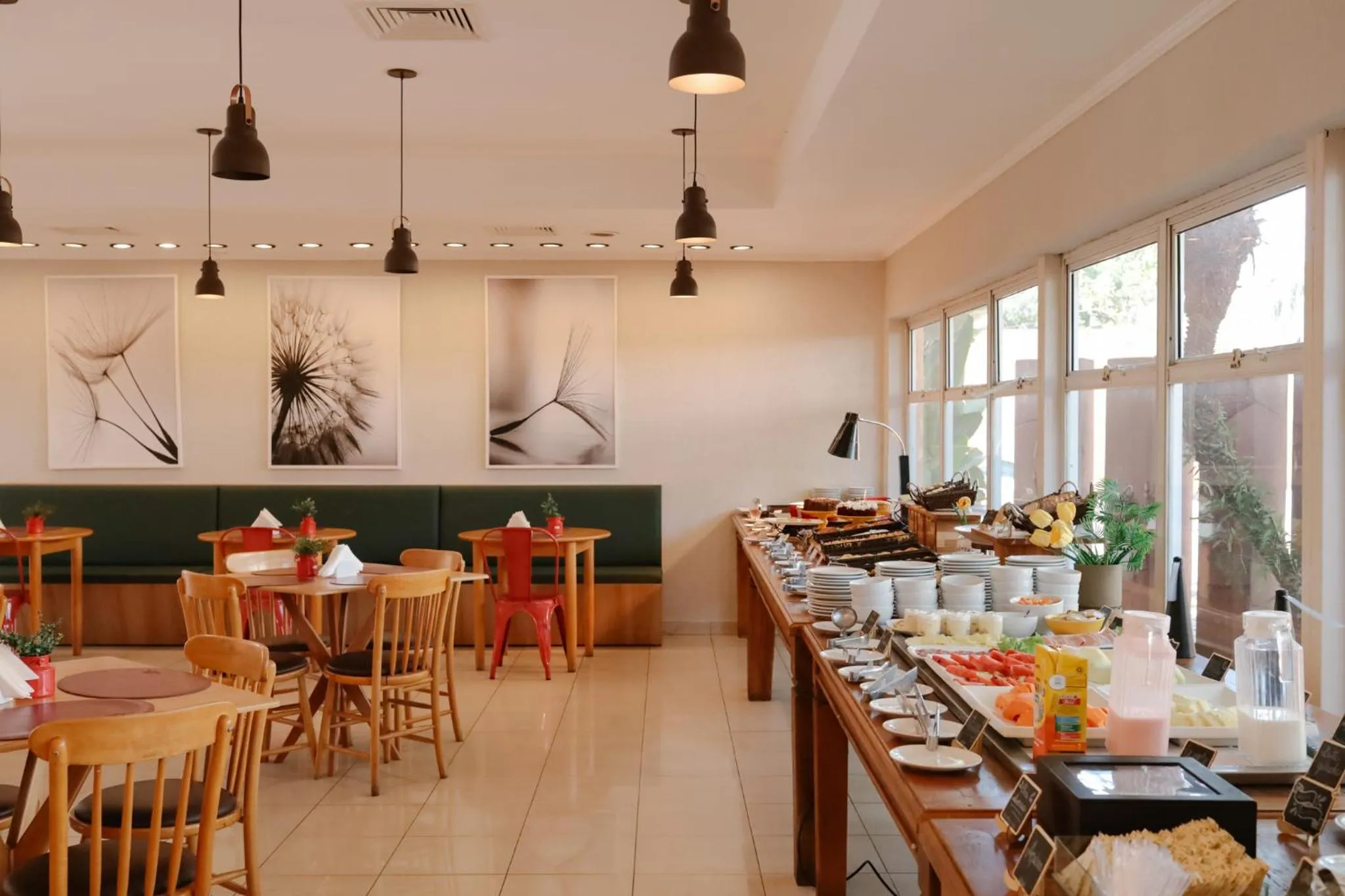 Restaurant/places to eat in Carlton Plaza Baobá