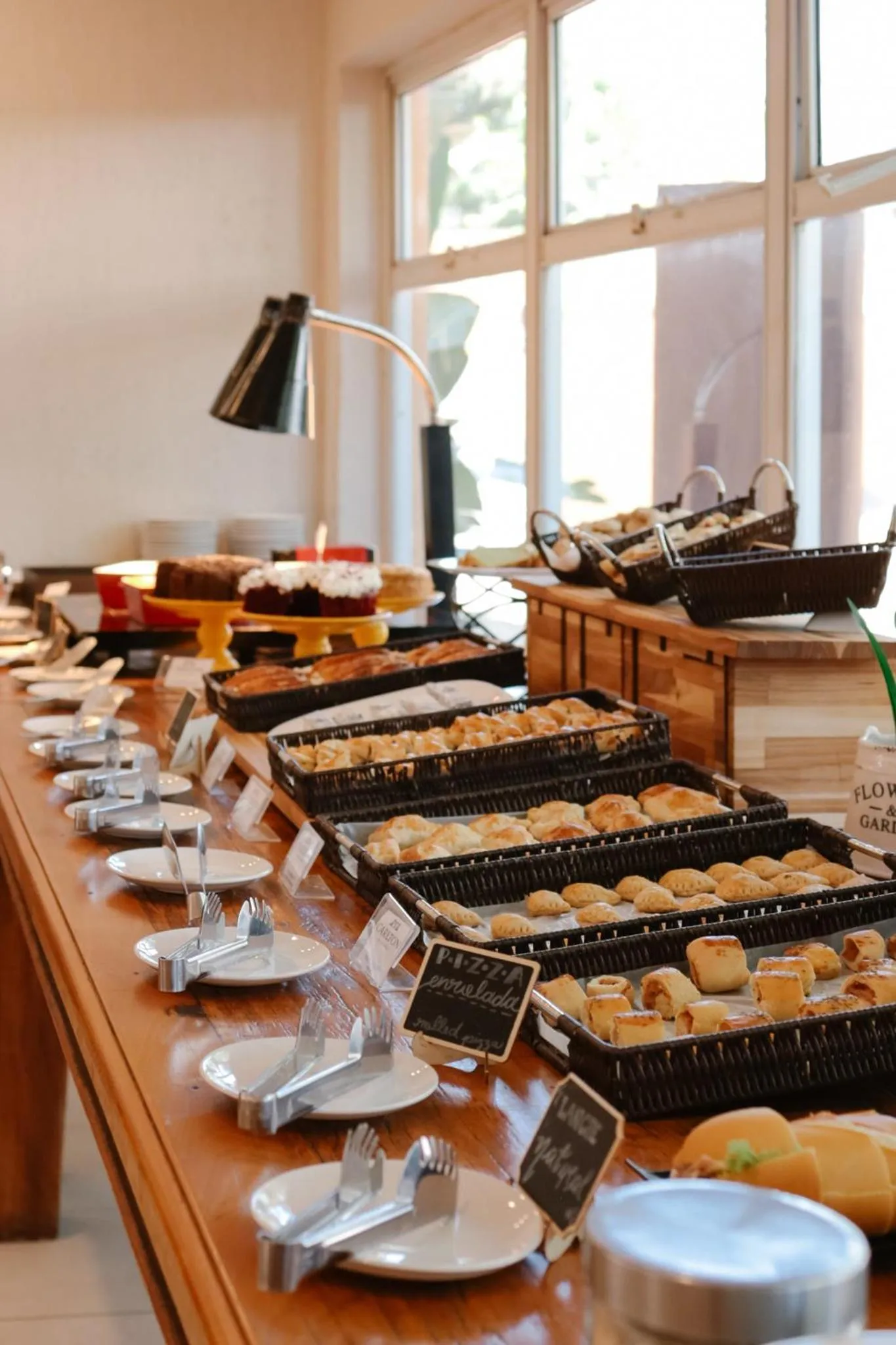 Food and drinks in Carlton Plaza Baobá