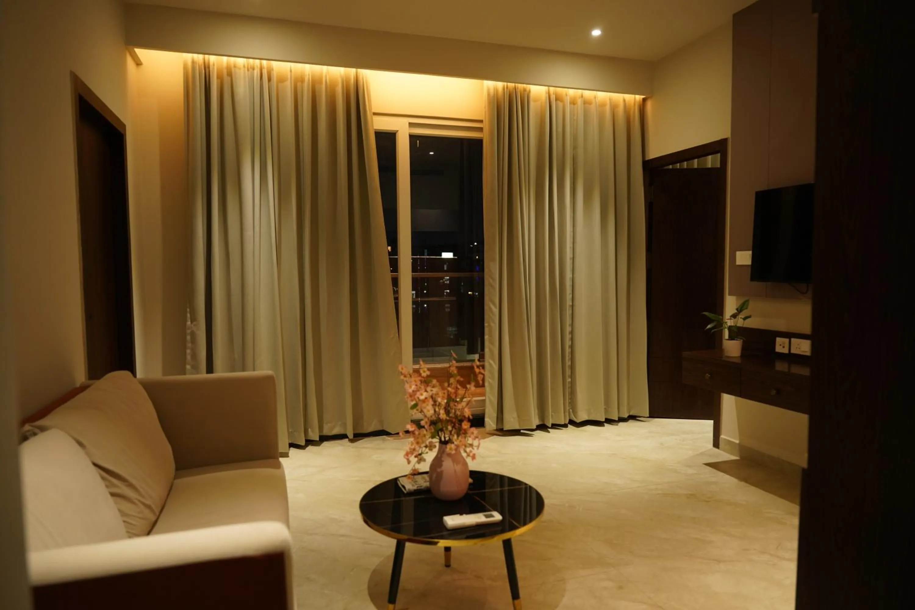 Living room in Clarion Hotel Hyderabad