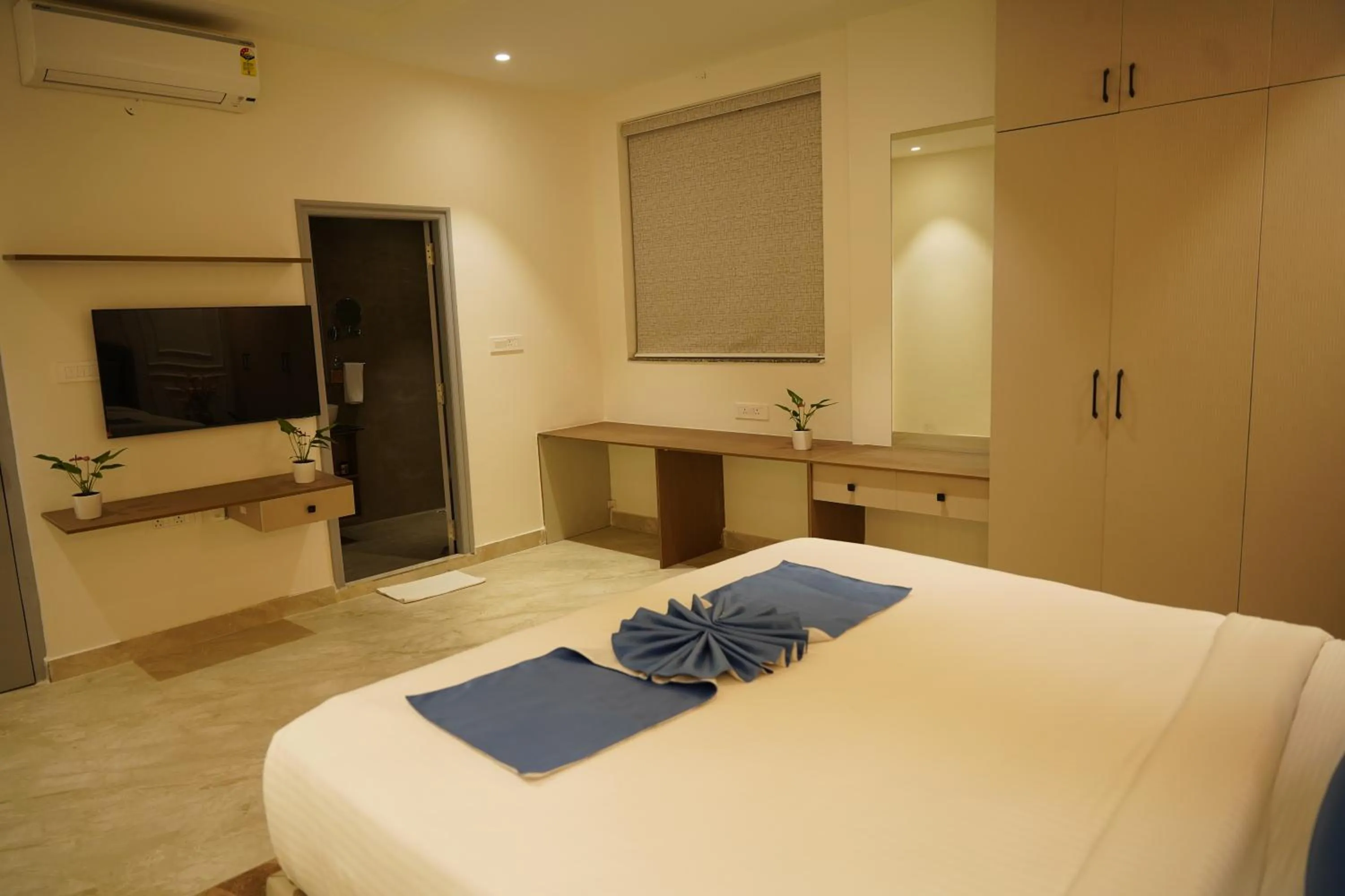 Bed in Clarion Hotel Hyderabad