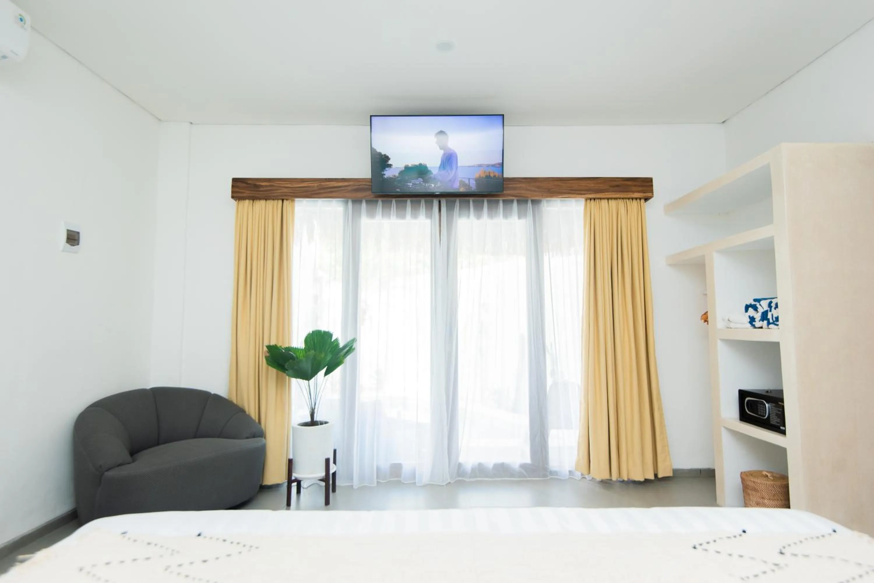 Communal lounge/ TV room, Bed in Baliterraneo Boutique Resort