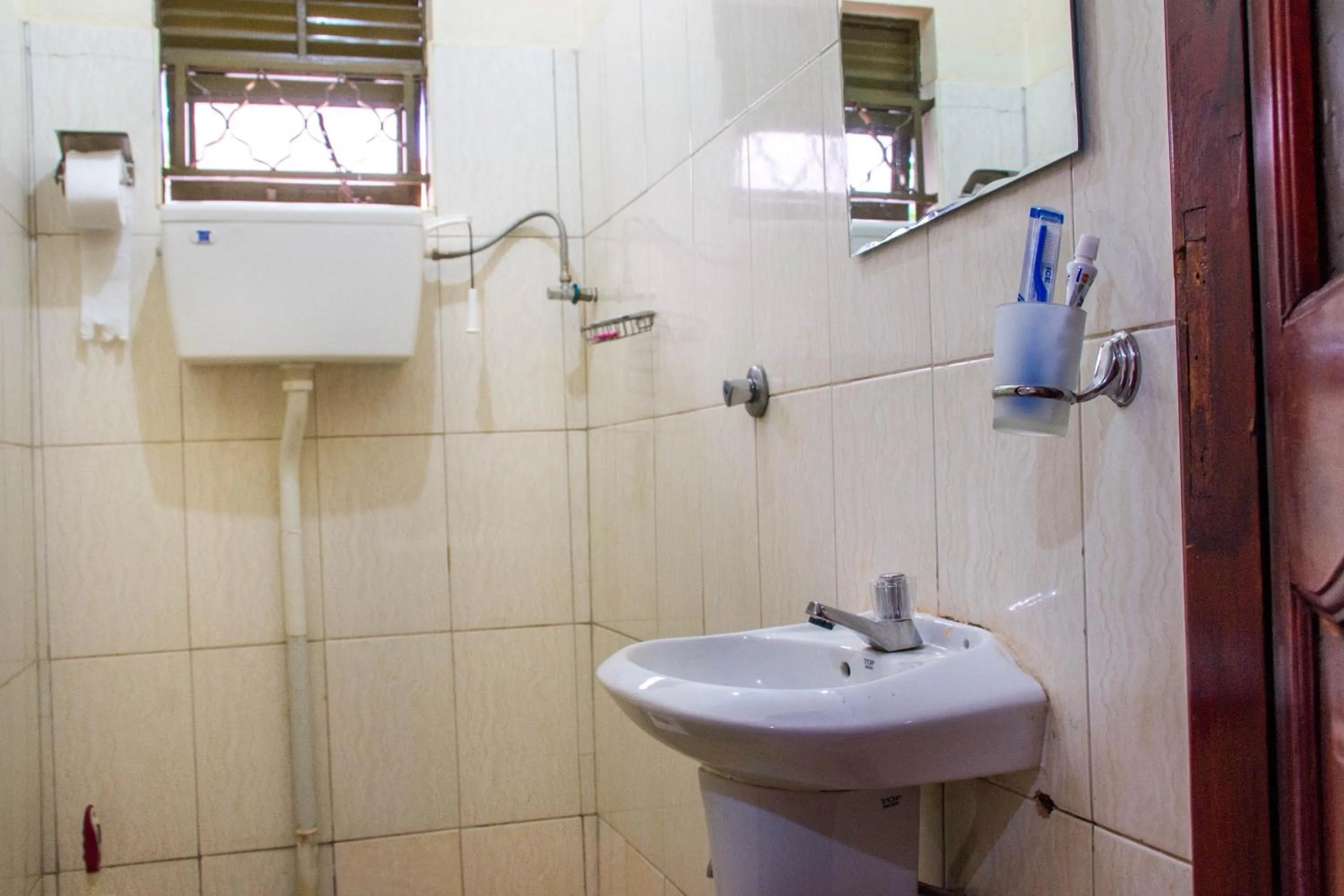 Bathroom in Hotel Gorilla's Nest Entebbe