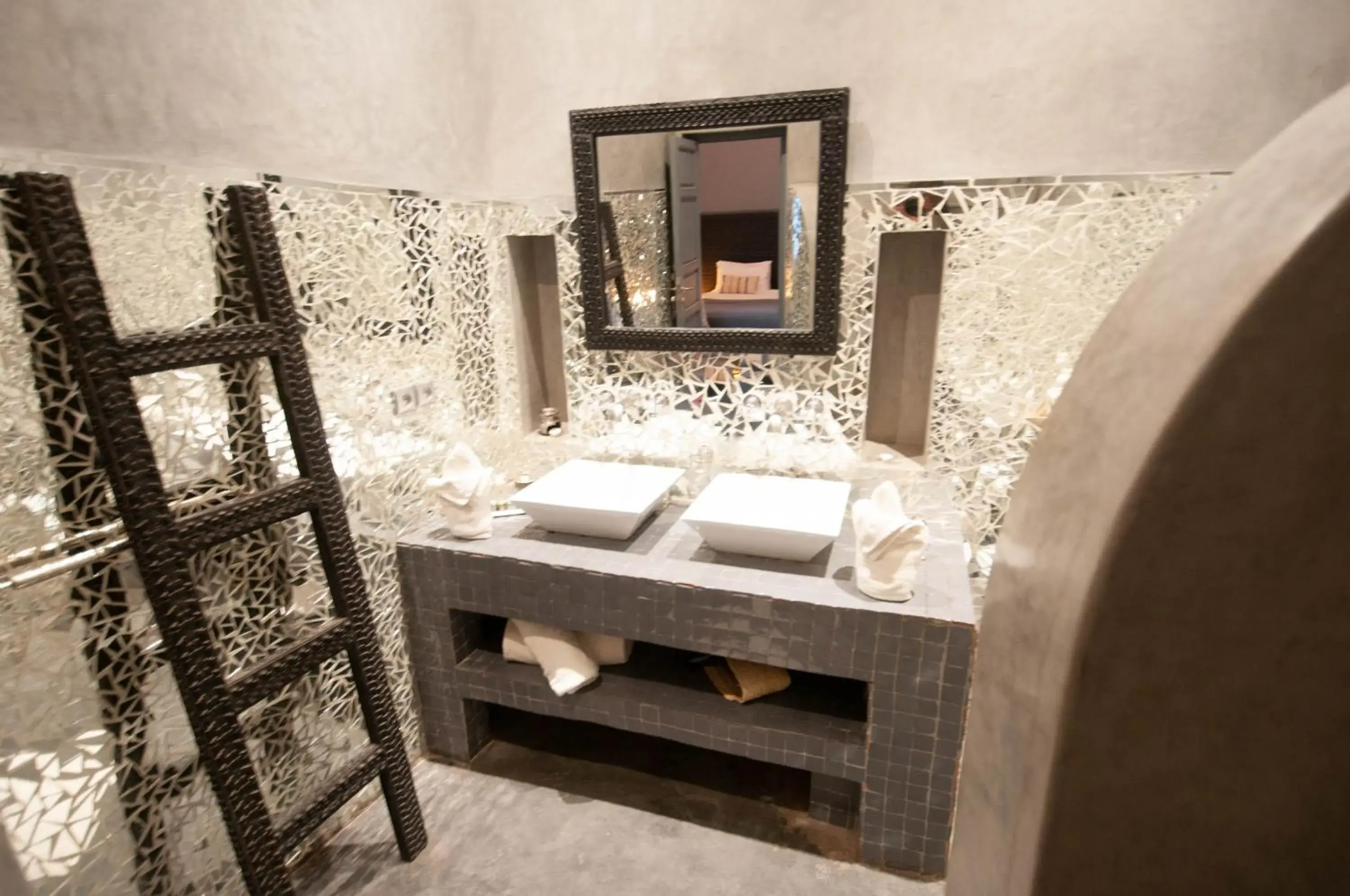 Deluxe Double Room in Riad Origines Deluxe Double Room in Riad Origines