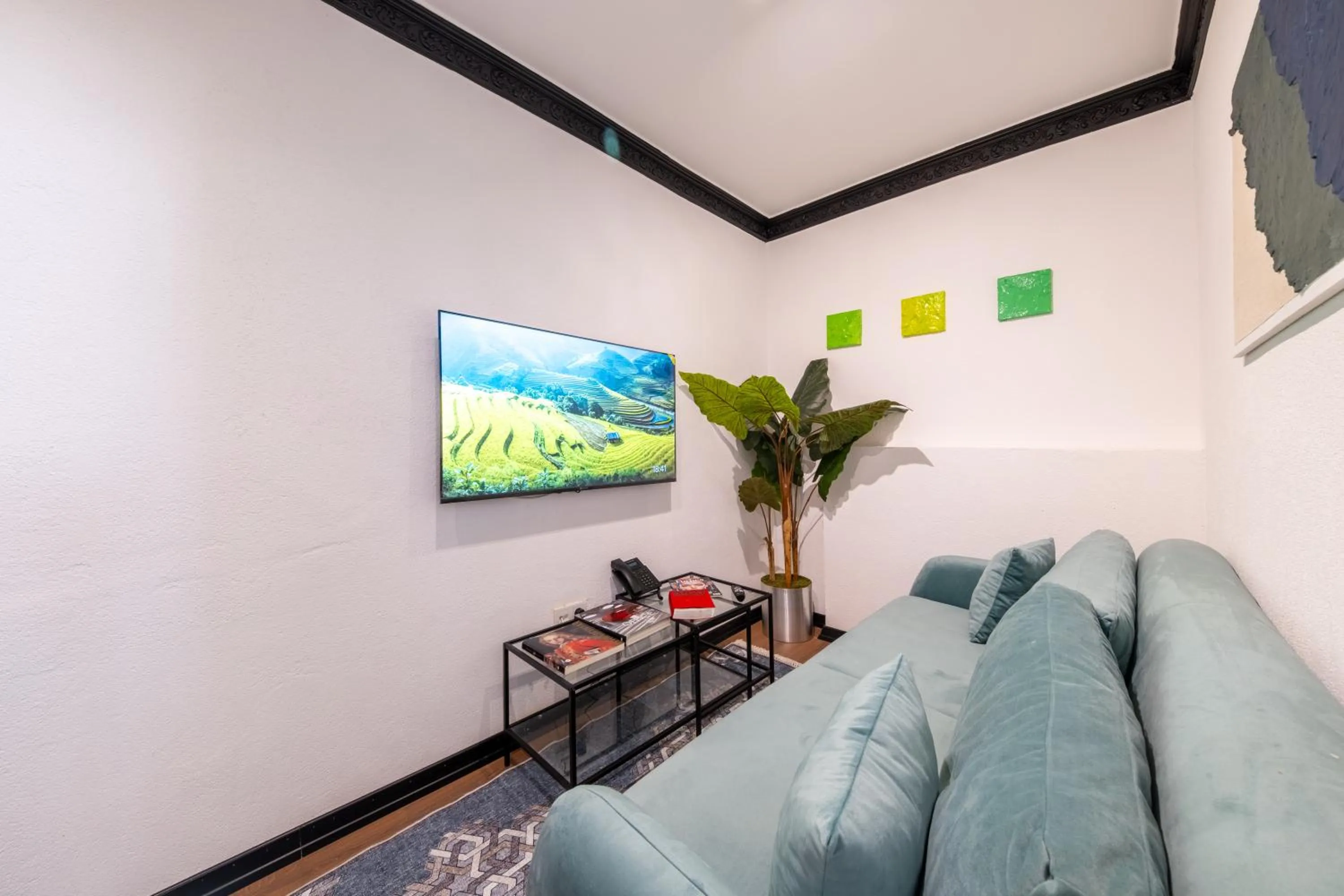 TV and multimedia in Hexa Apartments Sisli