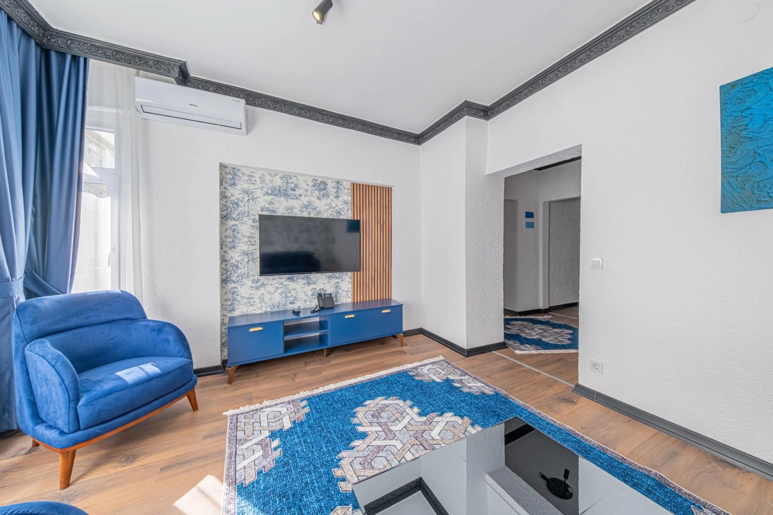 TV and multimedia in Hexa Apartments Sisli