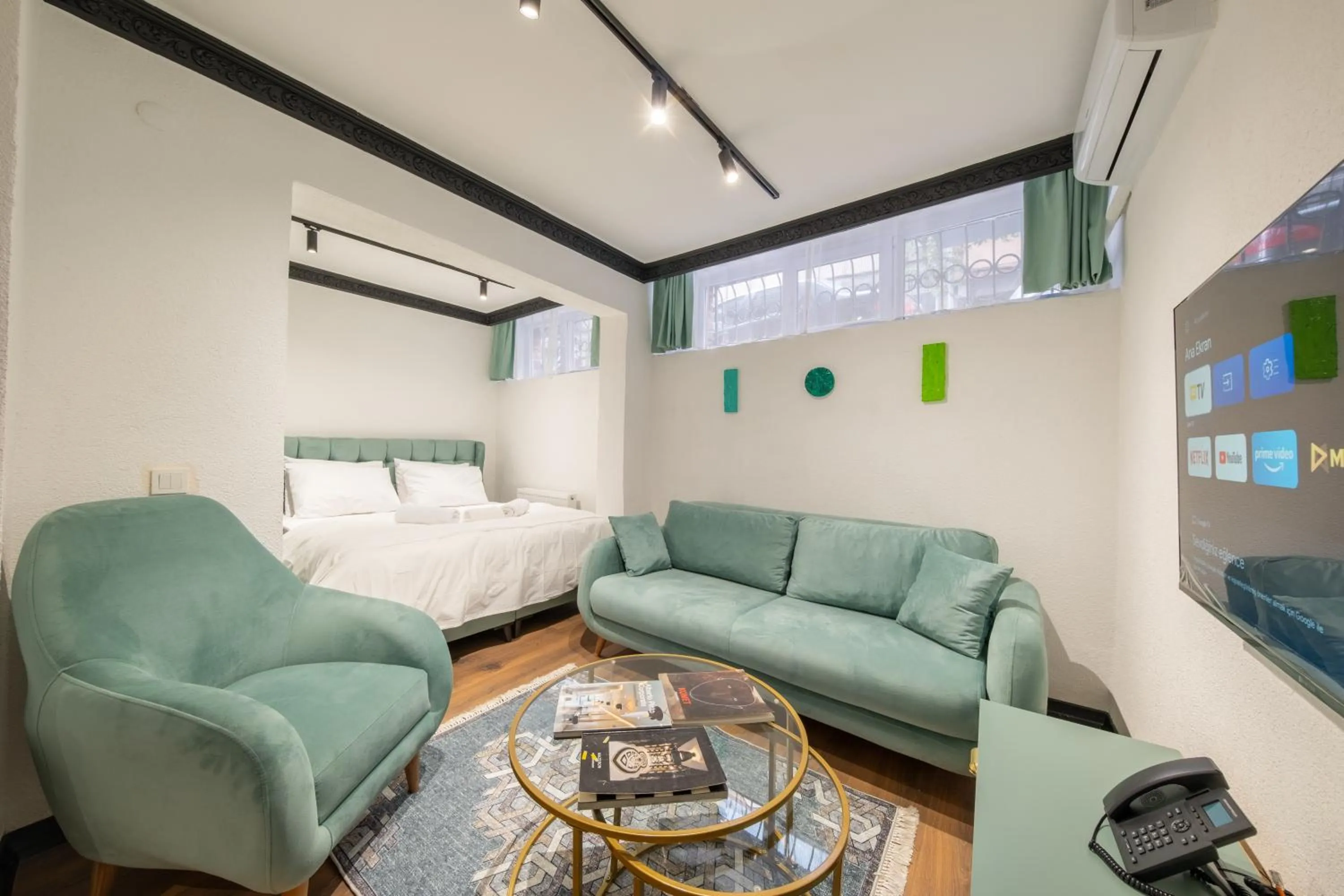 TV and multimedia in Hexa Apartments Sisli