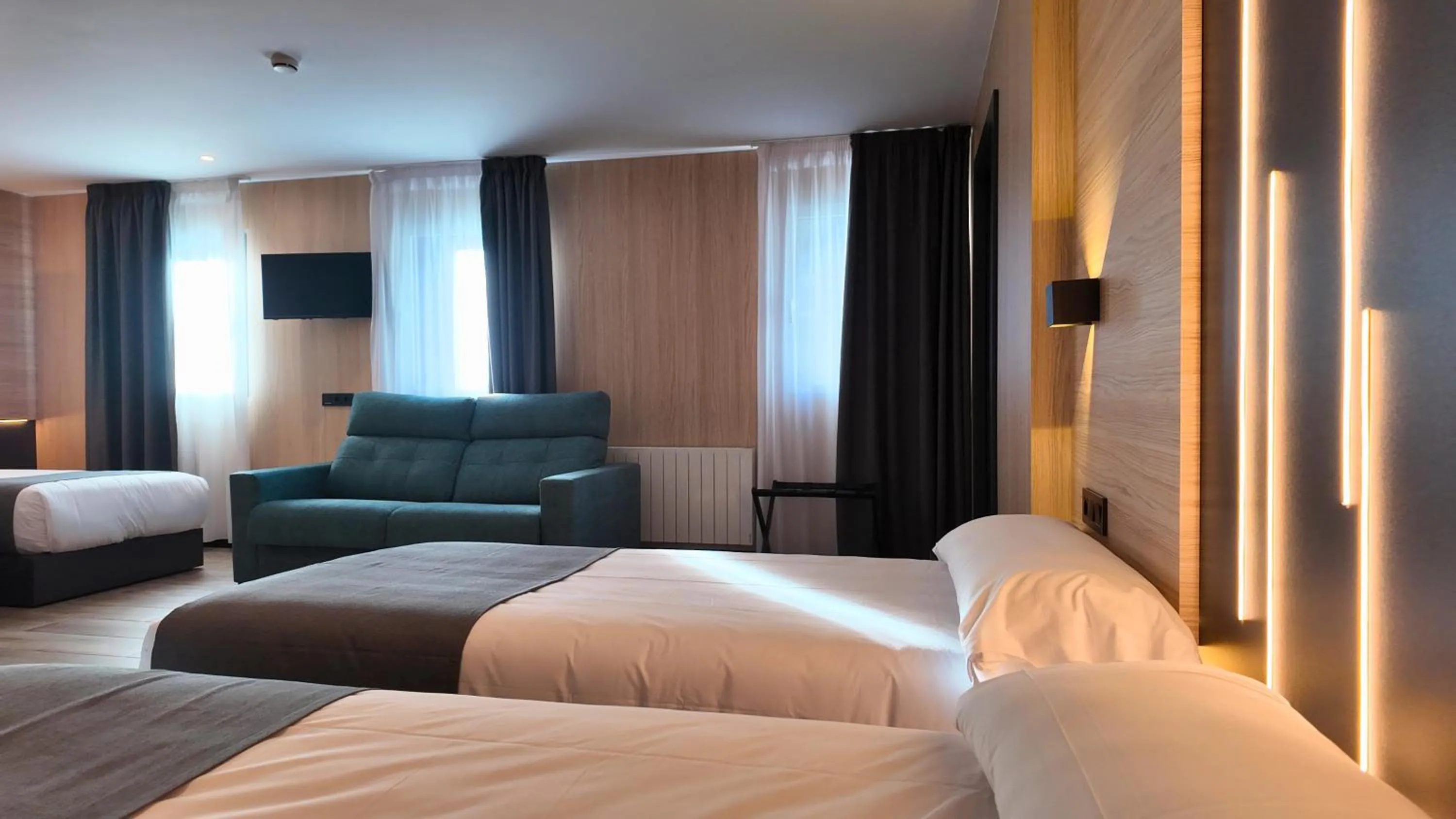 Bedroom, Bed in Hotel Focus