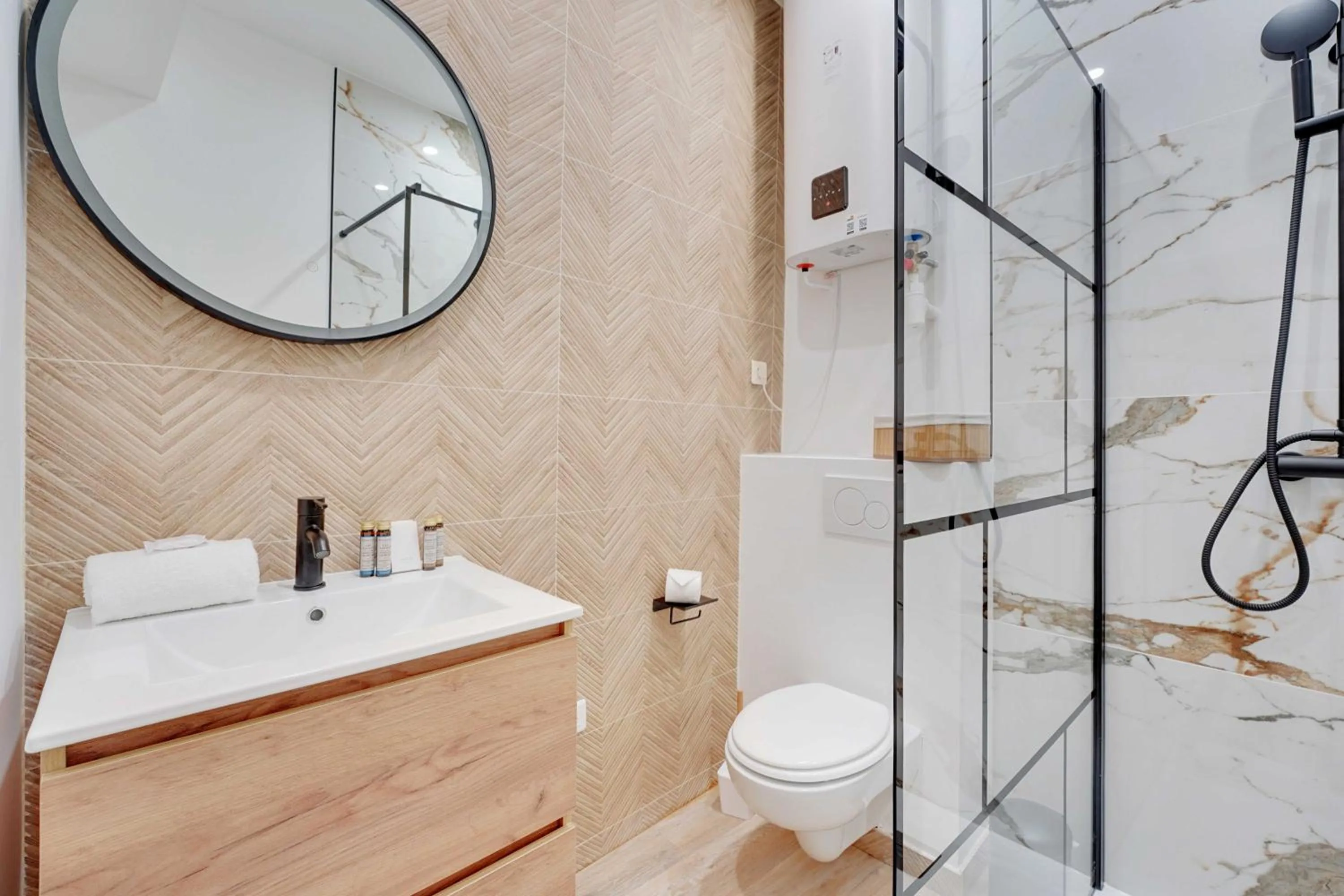 Shower in Classy studio - Marais Bastille