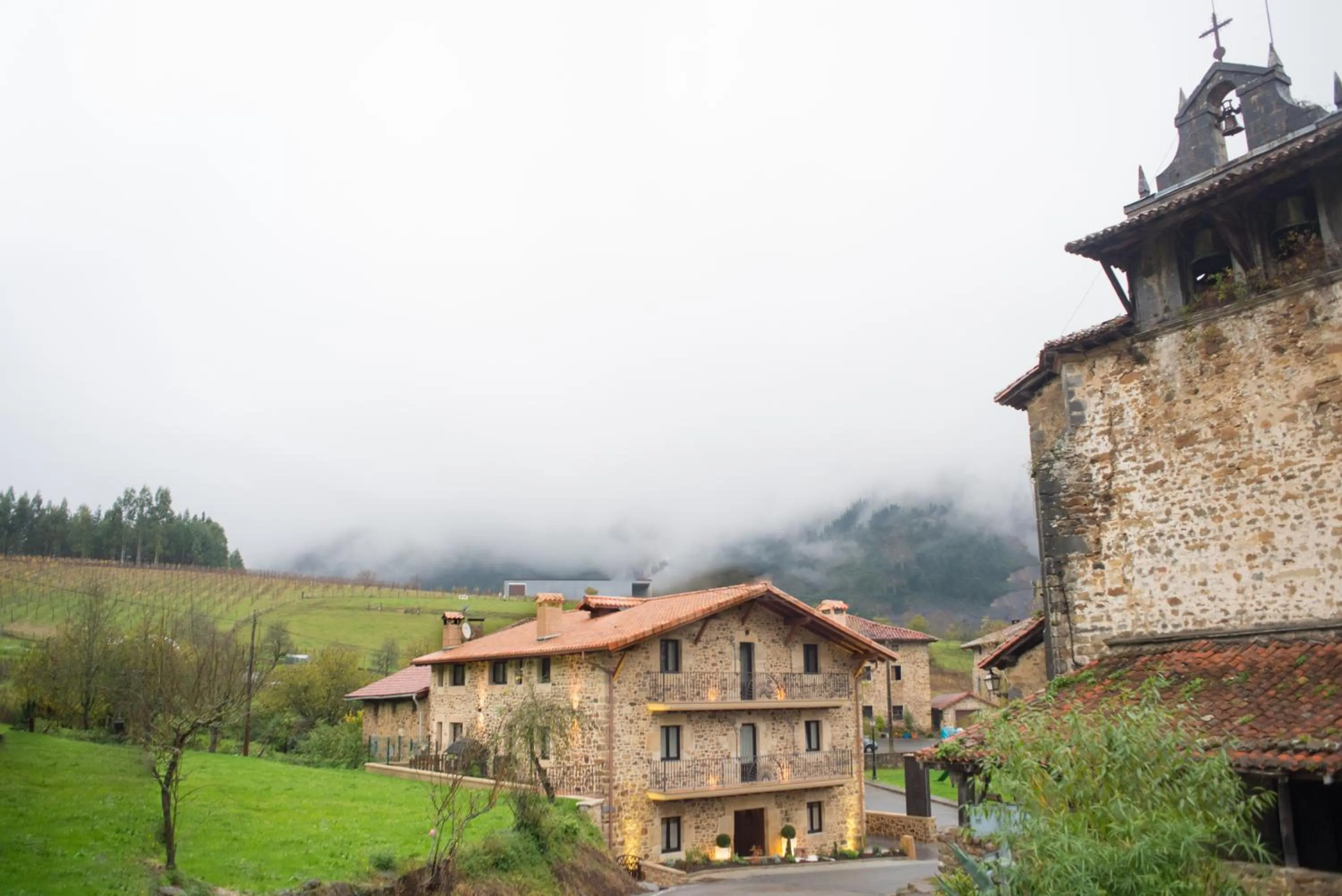 Facade/entrance in Osabarena Hotela