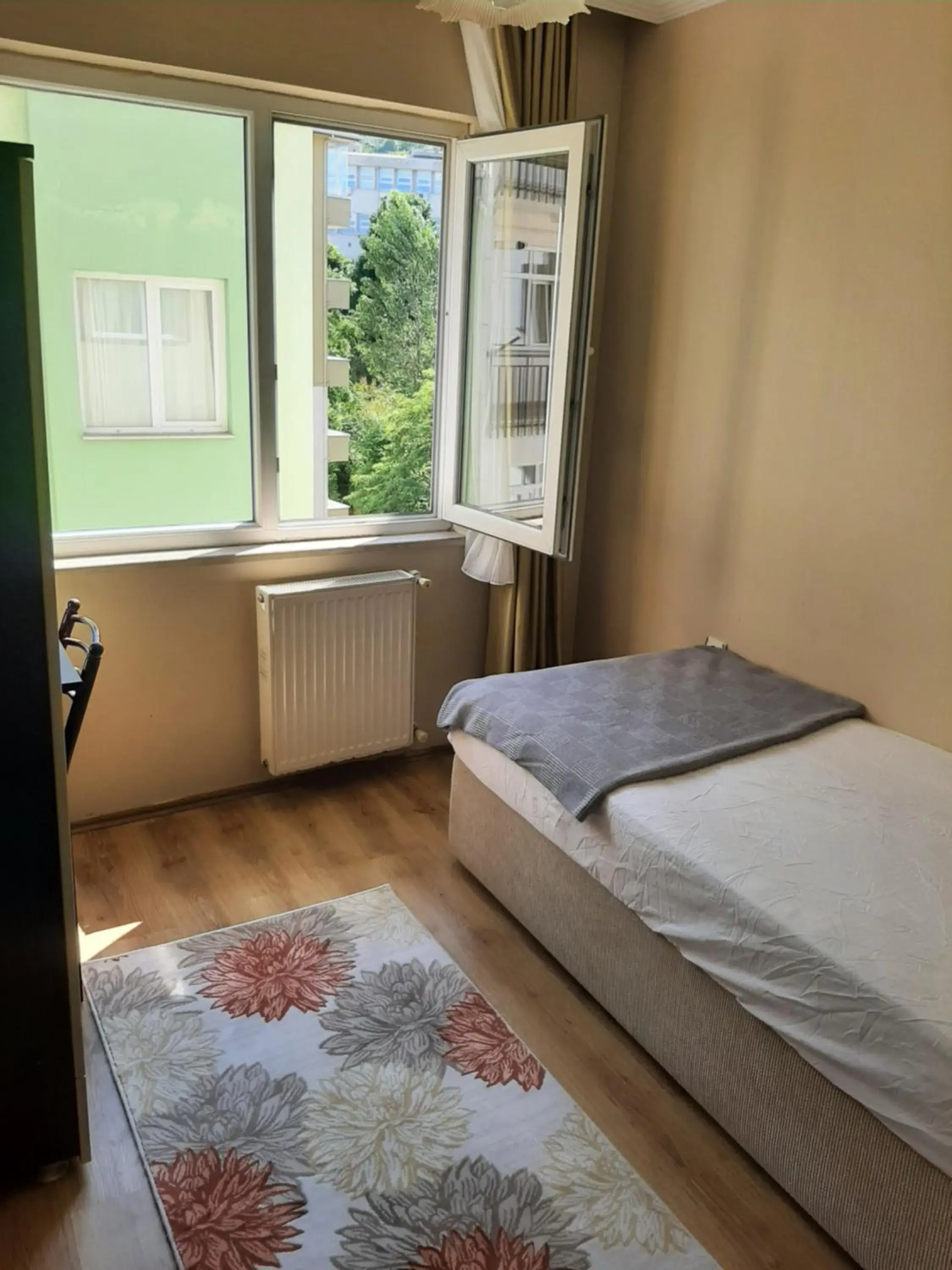 Apartment with Balcony in Menekşe Apart 1 Apartment with Balcony in Menekşe Apart 1