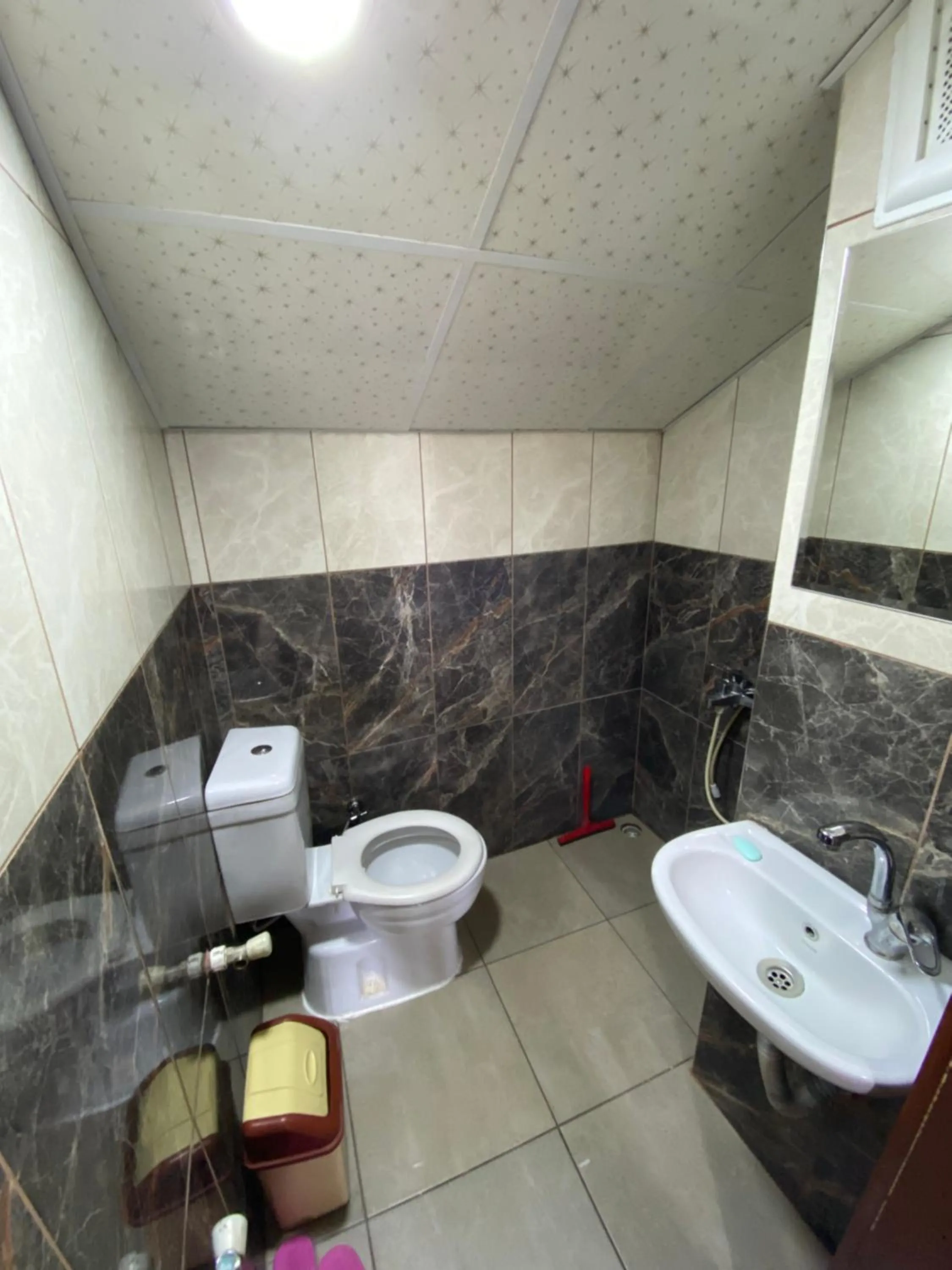 Shower in Menekşe Apart 1