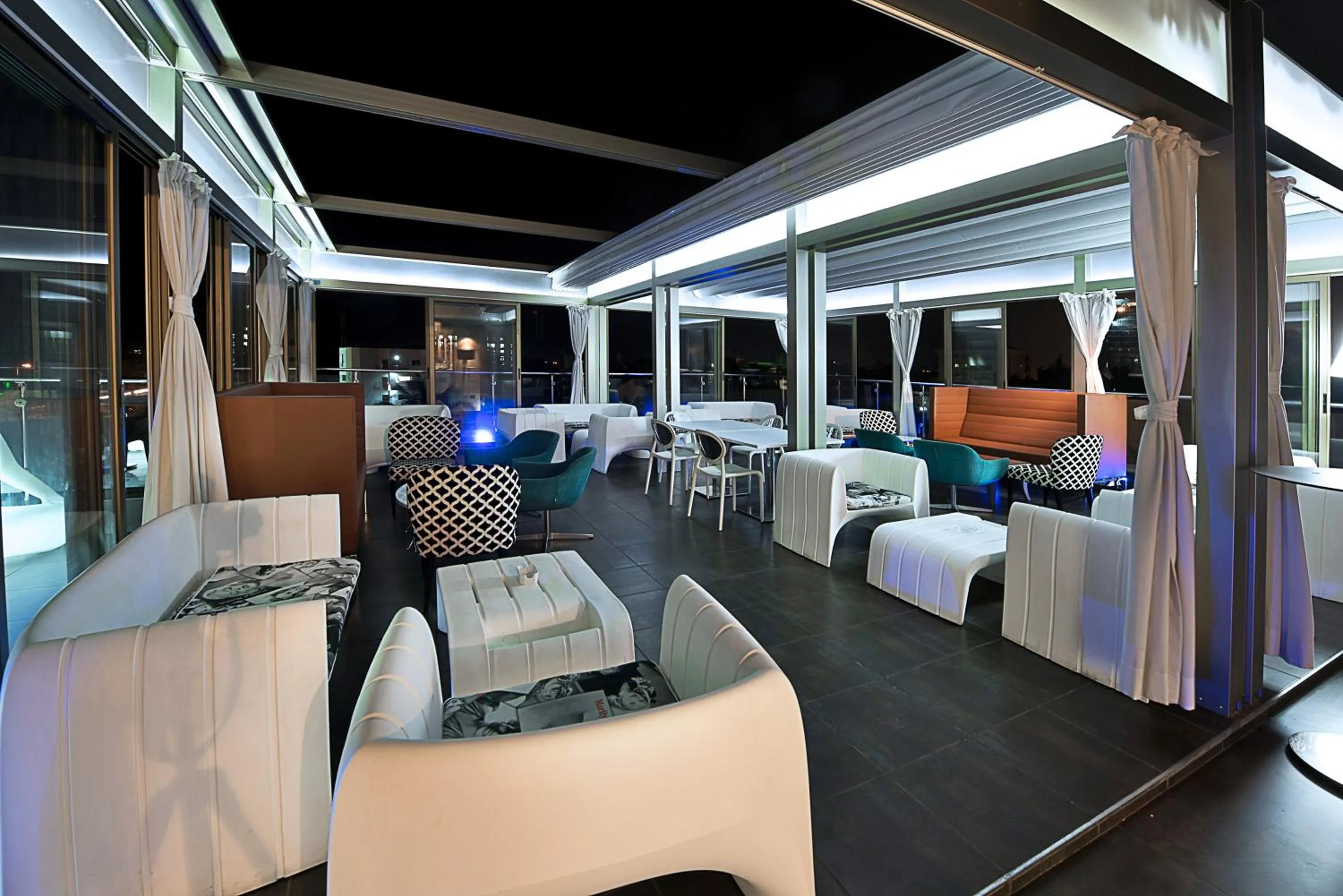 Communal lounge/ TV room in Maison Fahrenheit