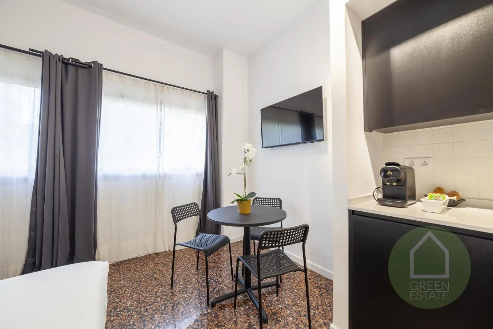 TV and multimedia in Apartahotel Espai Verd Benimaclet