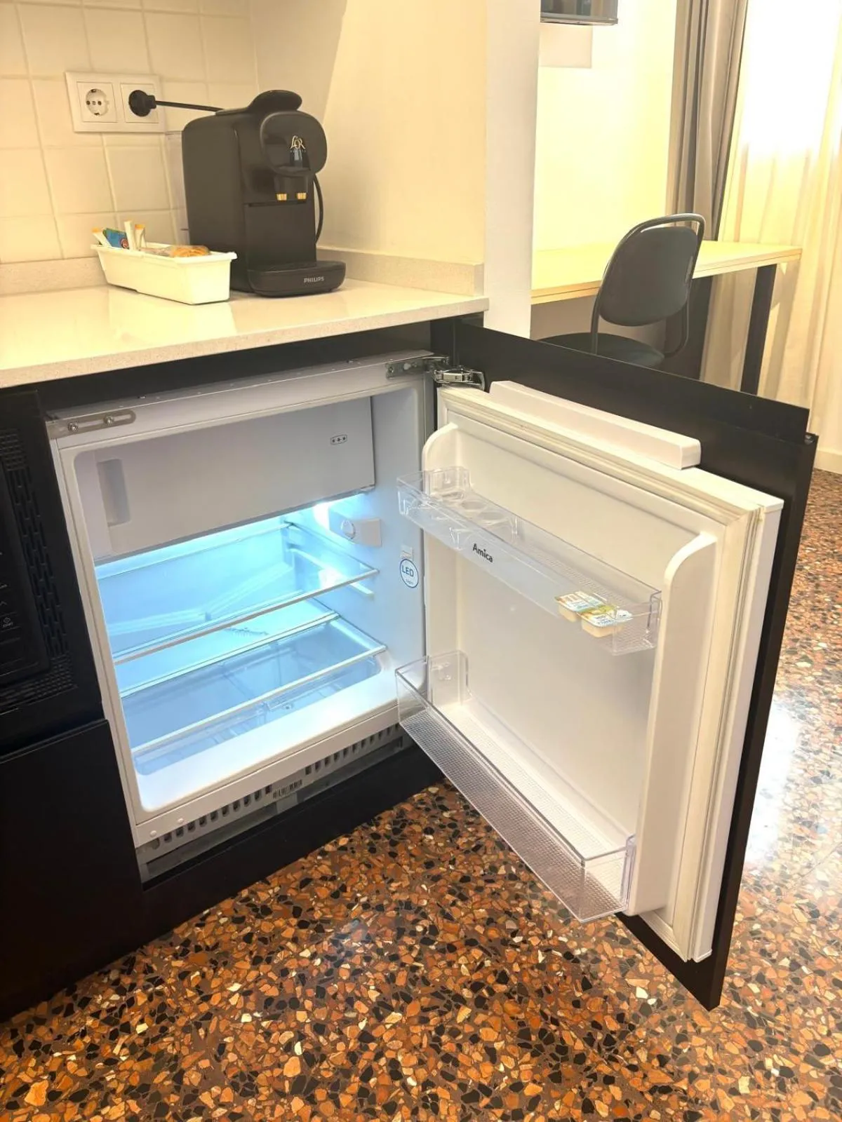 Kitchen or kitchenette in Apartahotel Espai Verd Benimaclet