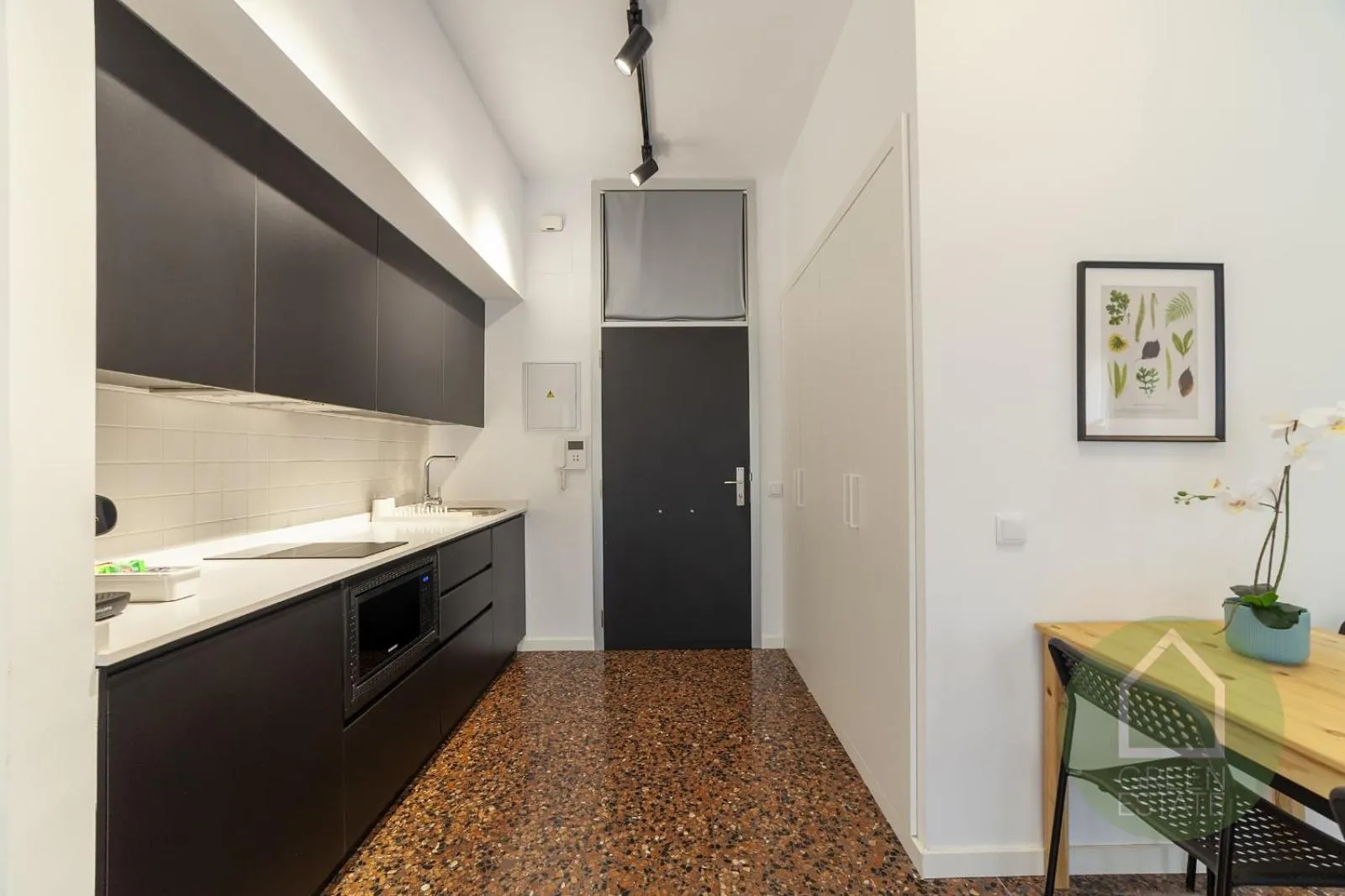 Kitchen or kitchenette in Apartahotel Espai Verd Benimaclet