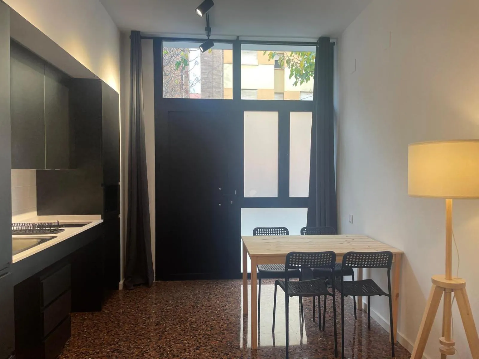 Kitchen or kitchenette in Apartahotel Espai Verd Benimaclet
