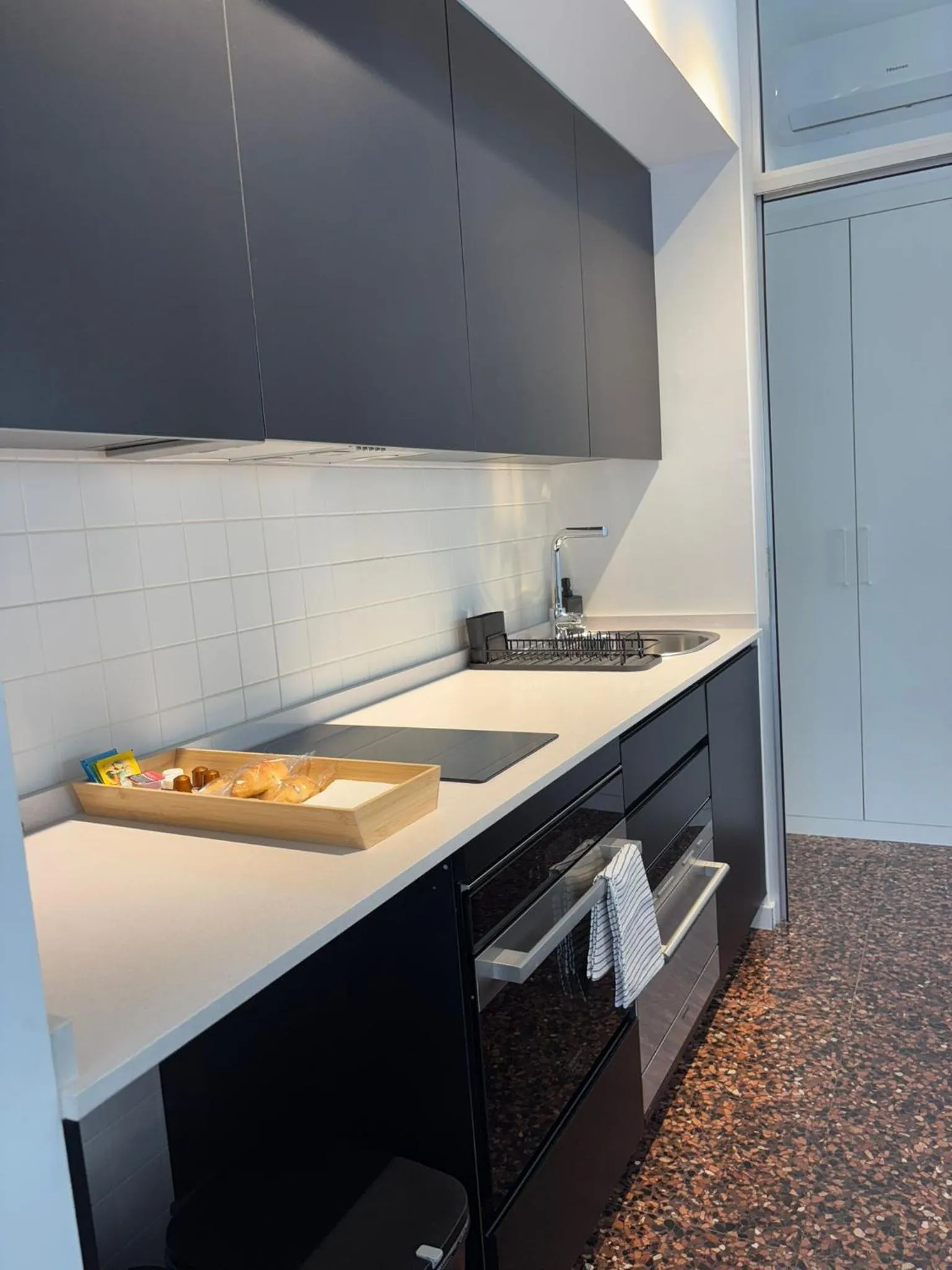 Kitchen or kitchenette in Apartahotel Espai Verd Benimaclet