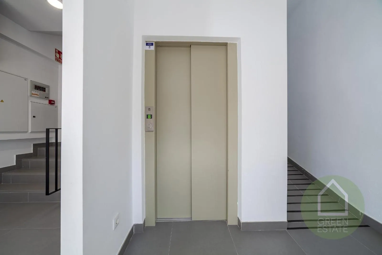 elevator in Apartahotel Espai Verd Benimaclet