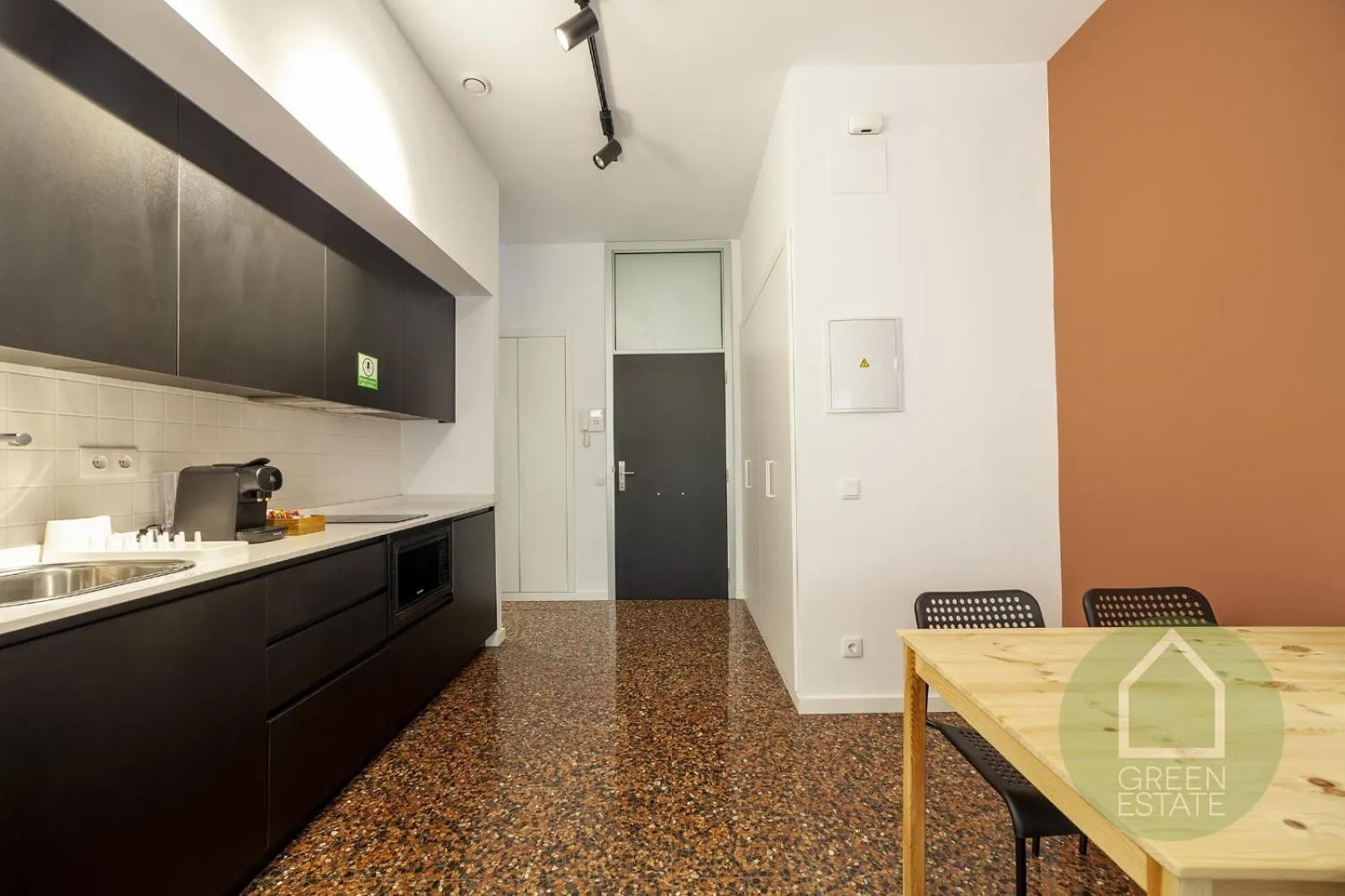 Kitchen or kitchenette in Apartahotel Espai Verd Benimaclet