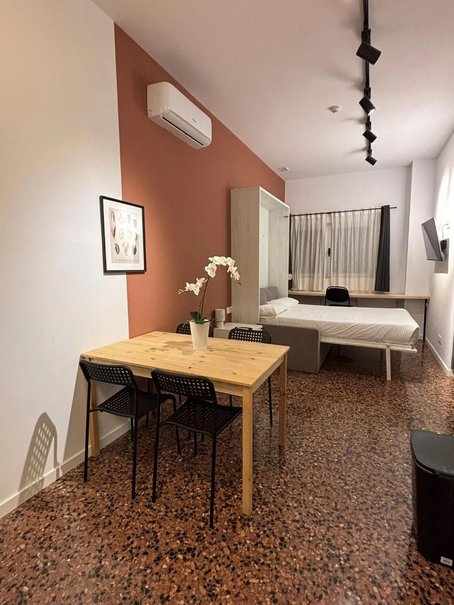 Seating area, Bed in Apartahotel Espai Verd Benimaclet