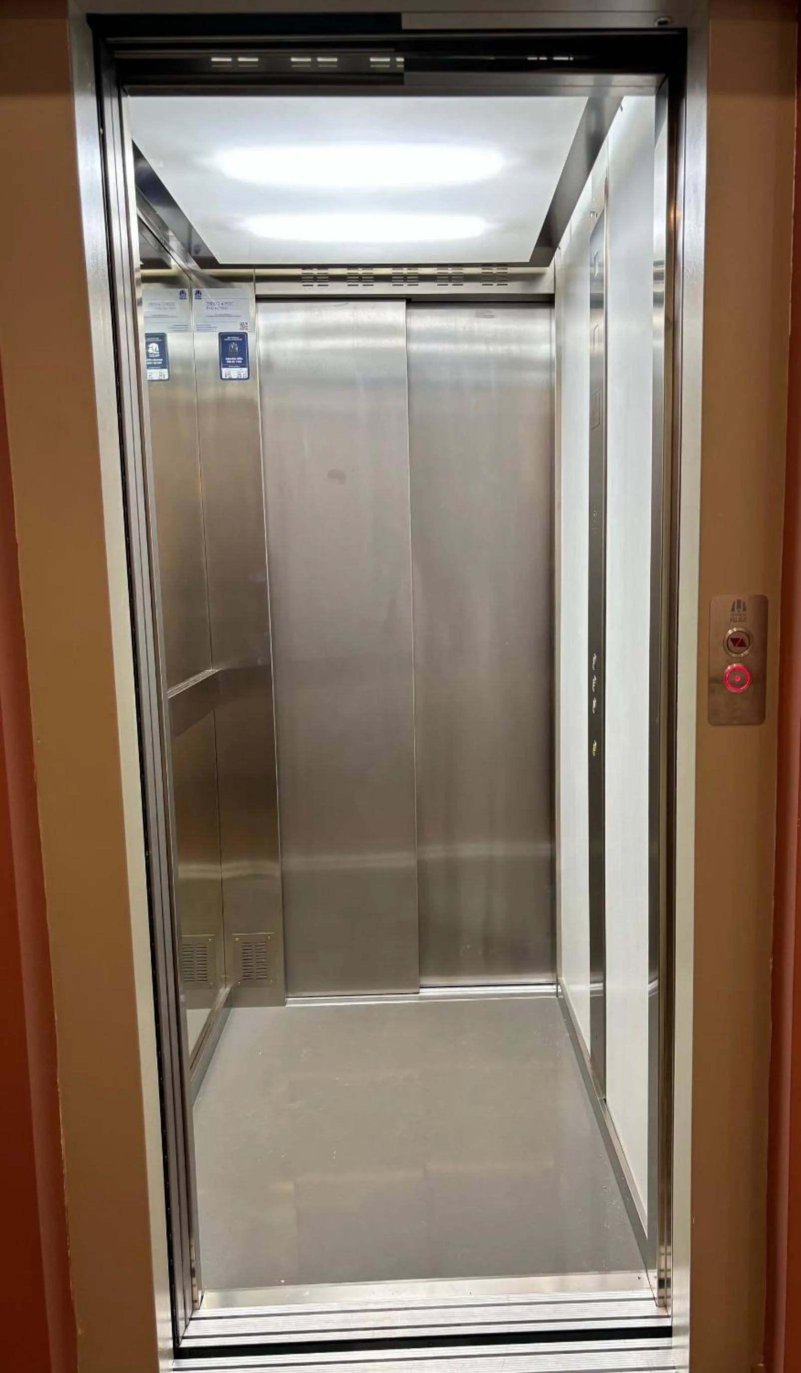 elevator in Apartahotel Espai Verd Benimaclet
