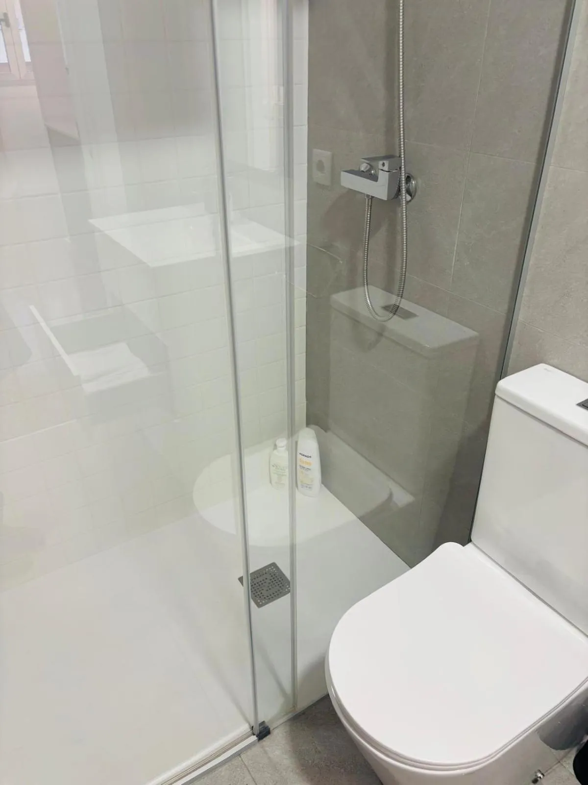 Shower in Apartahotel Espai Verd Benimaclet