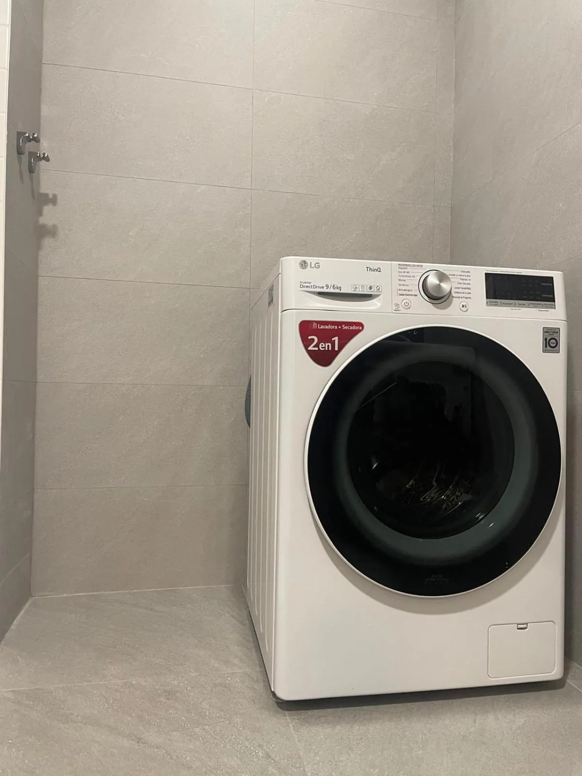 washing machine in Apartahotel Espai Verd Benimaclet
