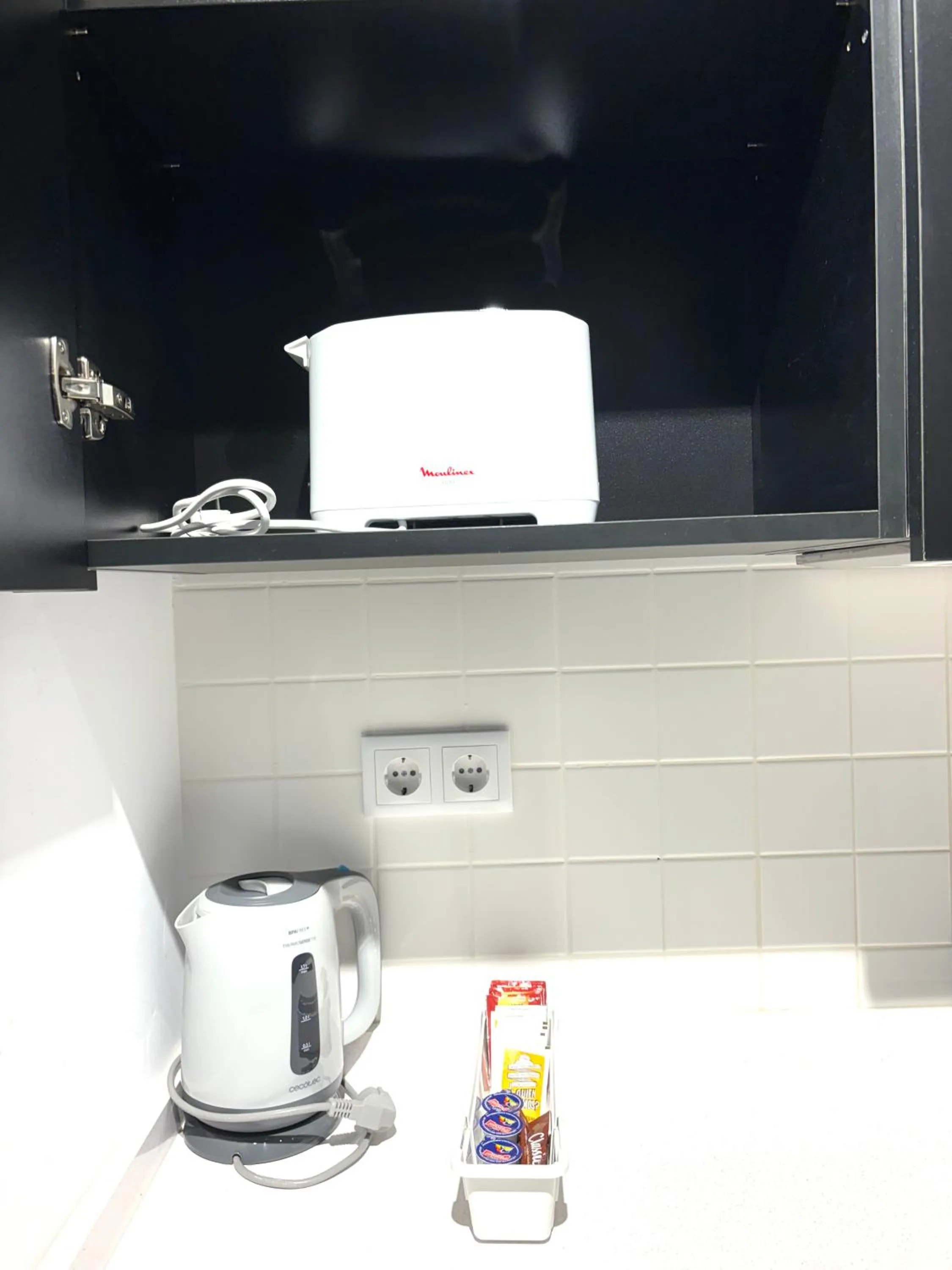Coffee/tea facilities in Apartahotel Espai Verd Benimaclet