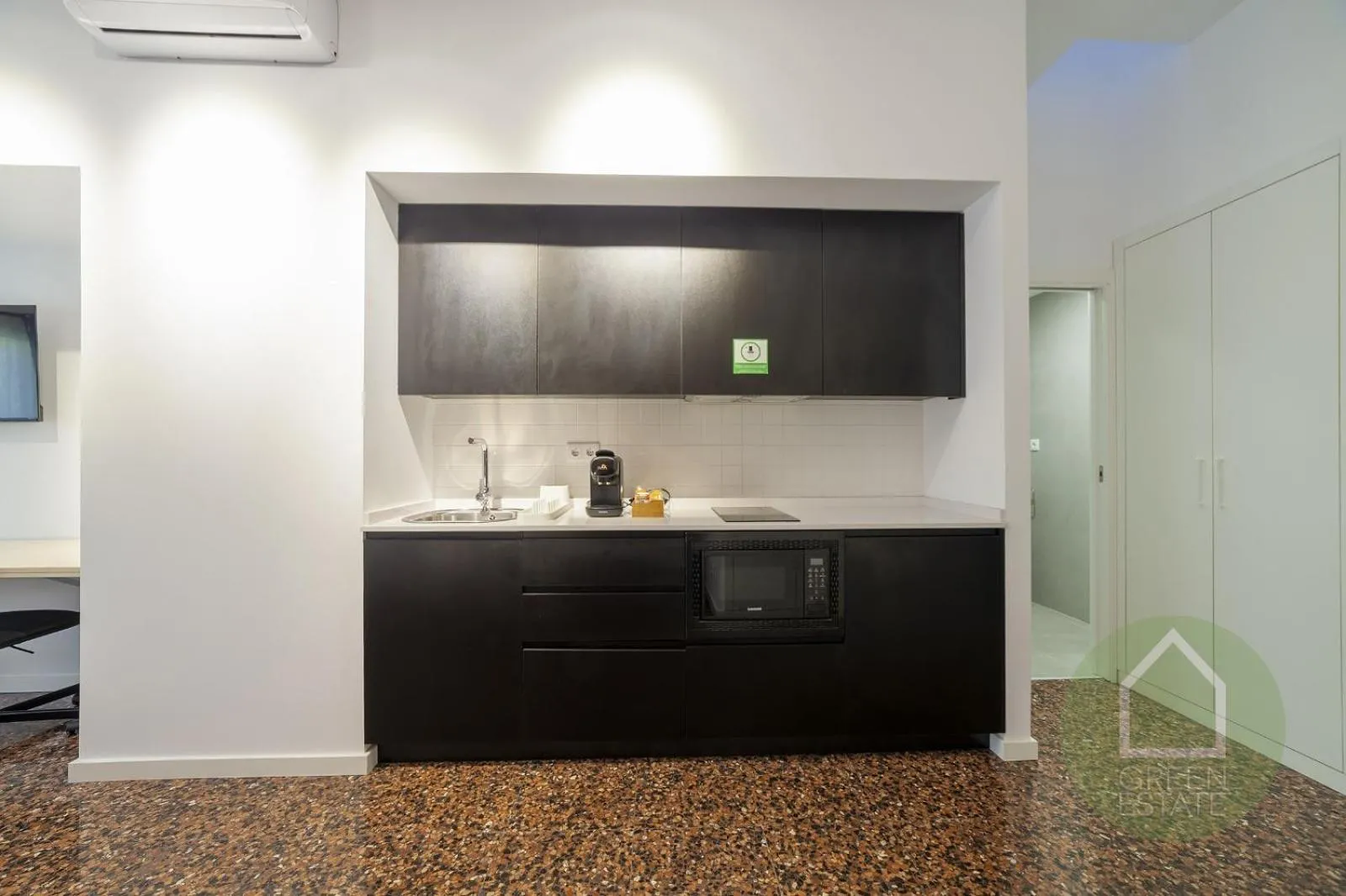 Kitchen or kitchenette in Apartahotel Espai Verd Benimaclet