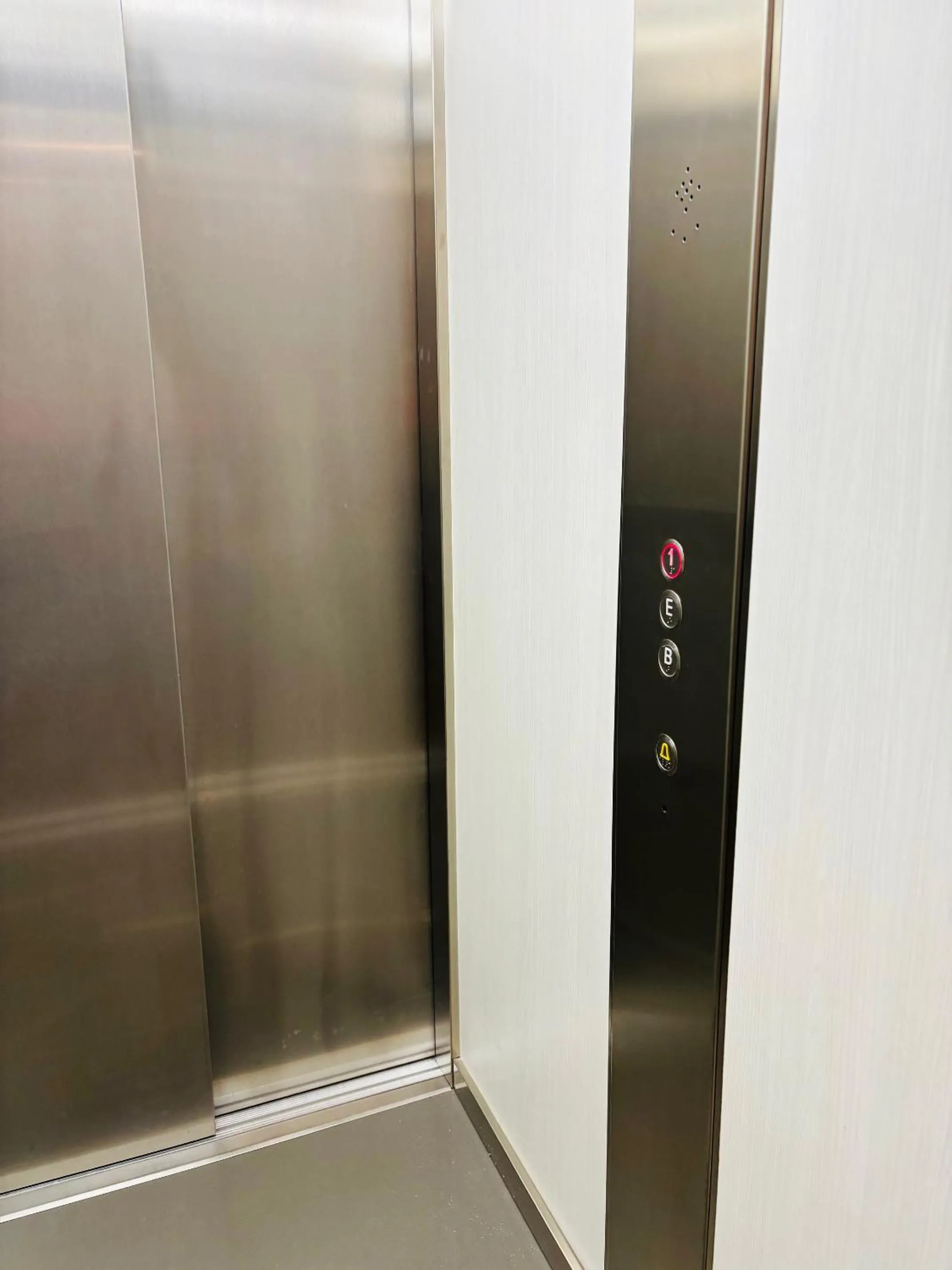elevator in Apartahotel Espai Verd Benimaclet
