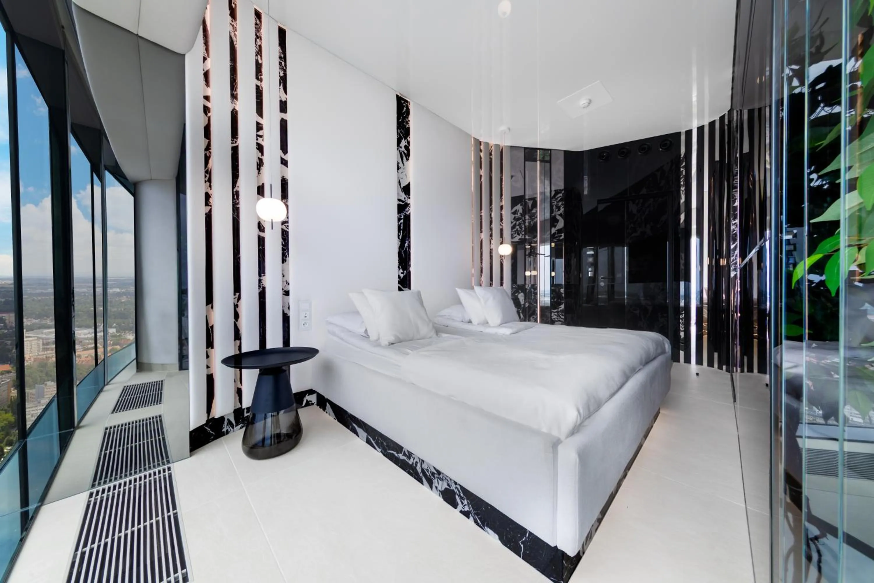 Bed in Apartamenty Sky Tower z Jakuzzi Przy Oknie