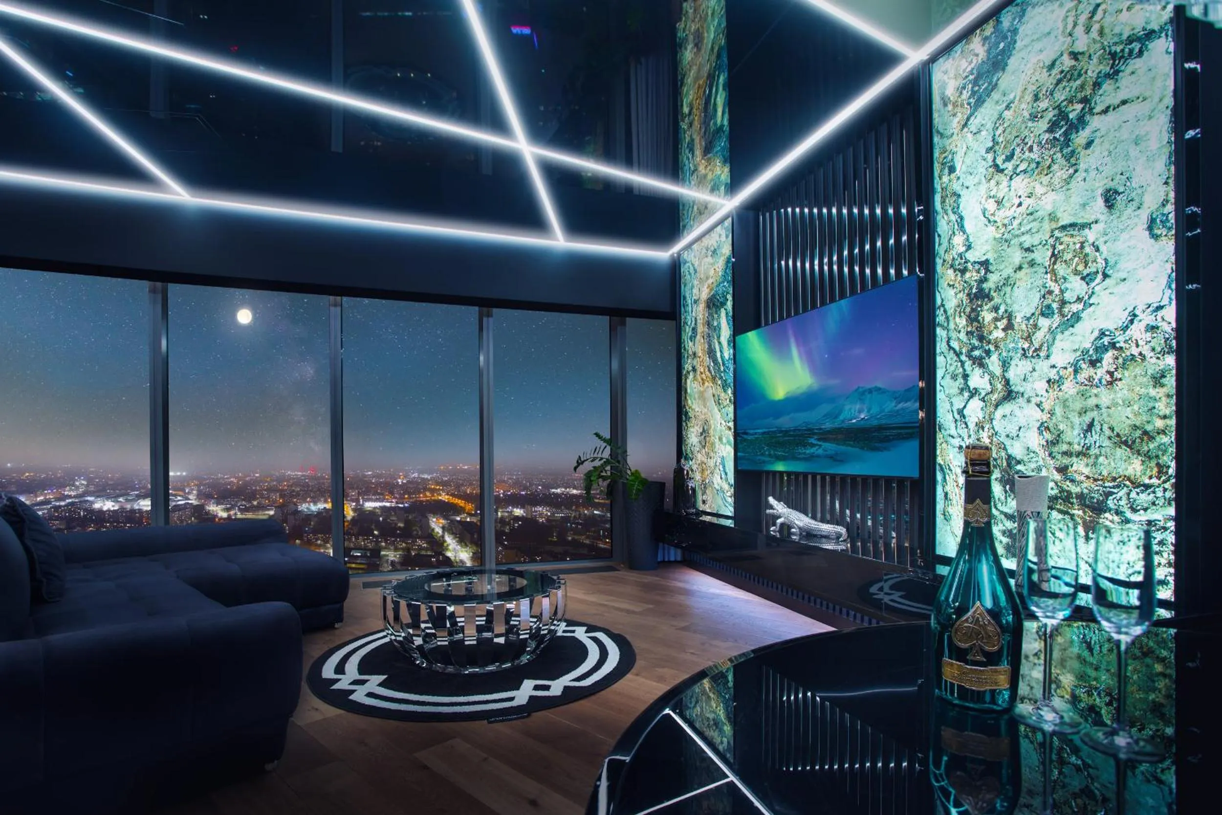 TV and multimedia in Apartamenty Sky Tower z Jakuzzi Przy Oknie