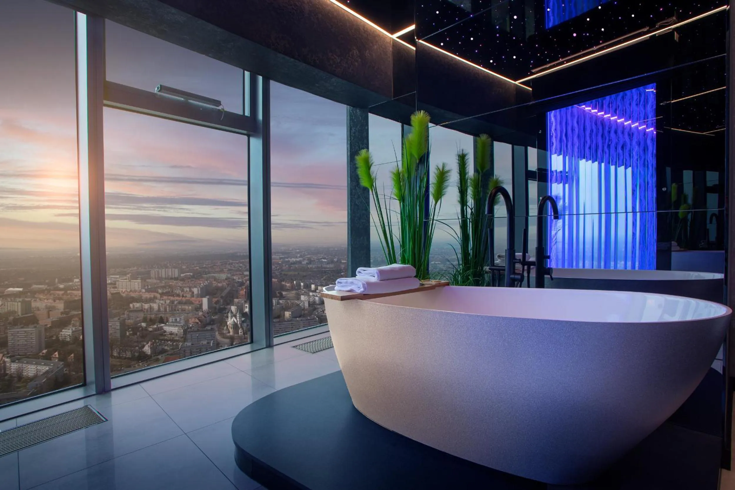 Apartment with Sauna in Apartamenty Sky Tower z Jakuzzi Przy Oknie by BQQK