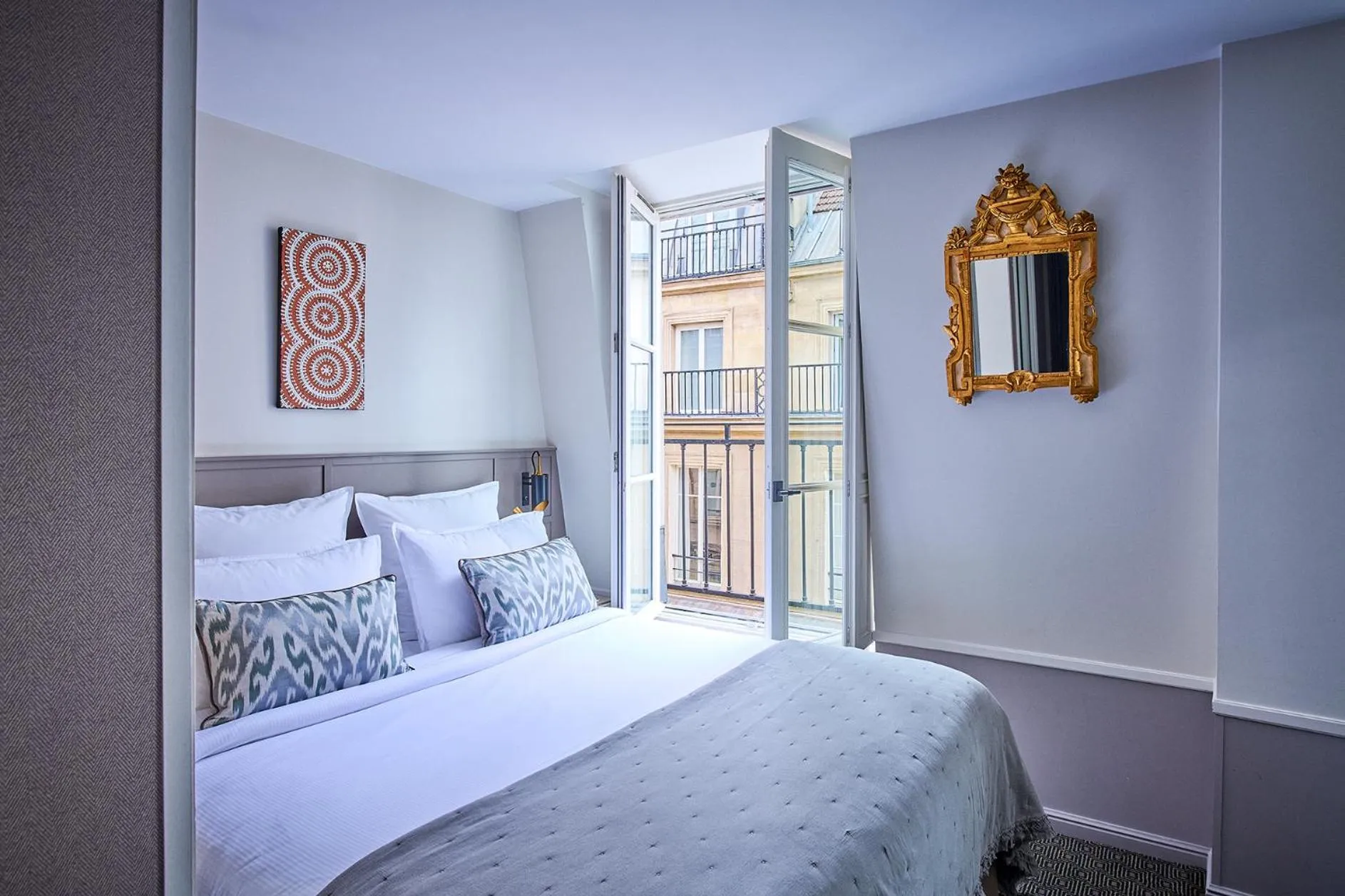 Bed in Hôtel La Tamise - Esprit de France