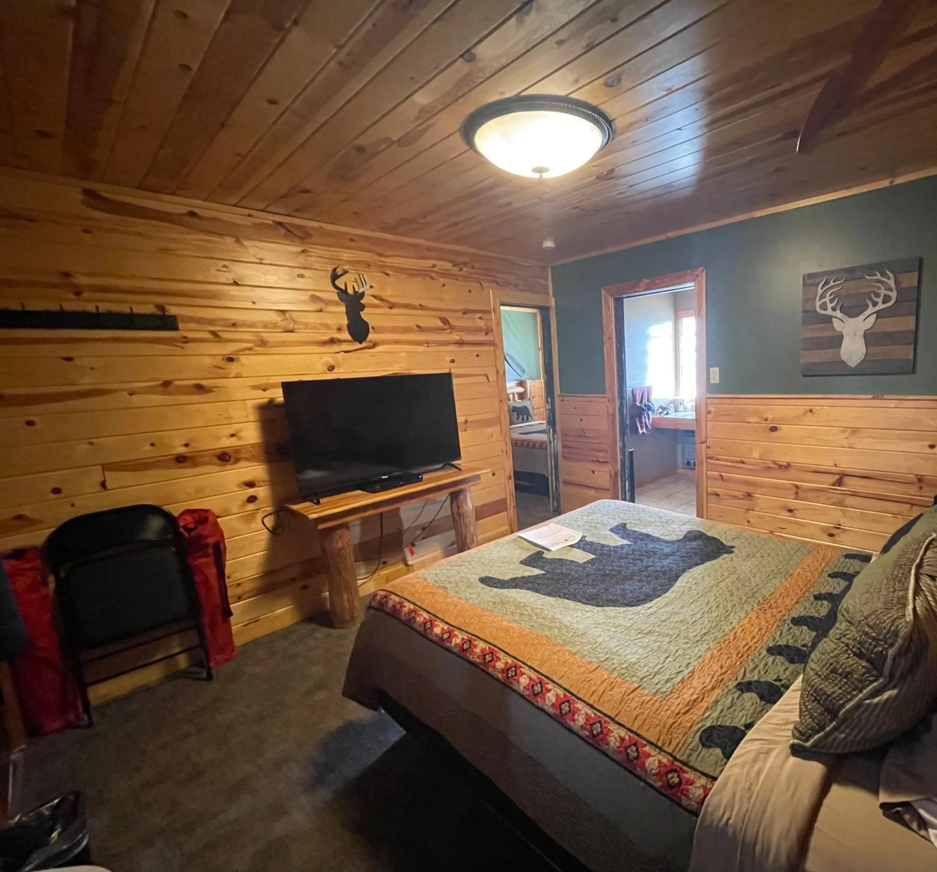 Bedroom, Bed in The Fishing Bear Lodge