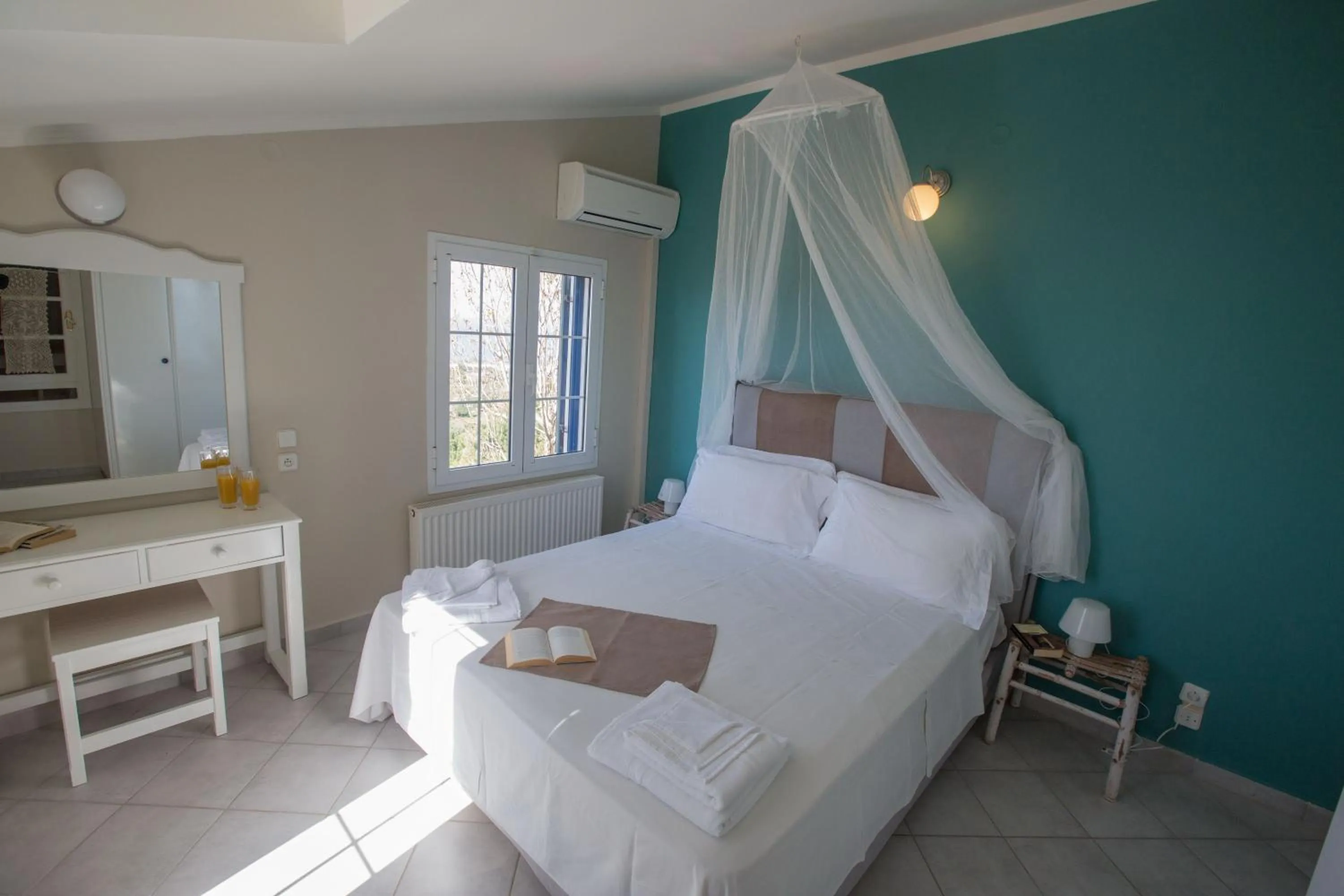 Day, Bed in Villa Theodora