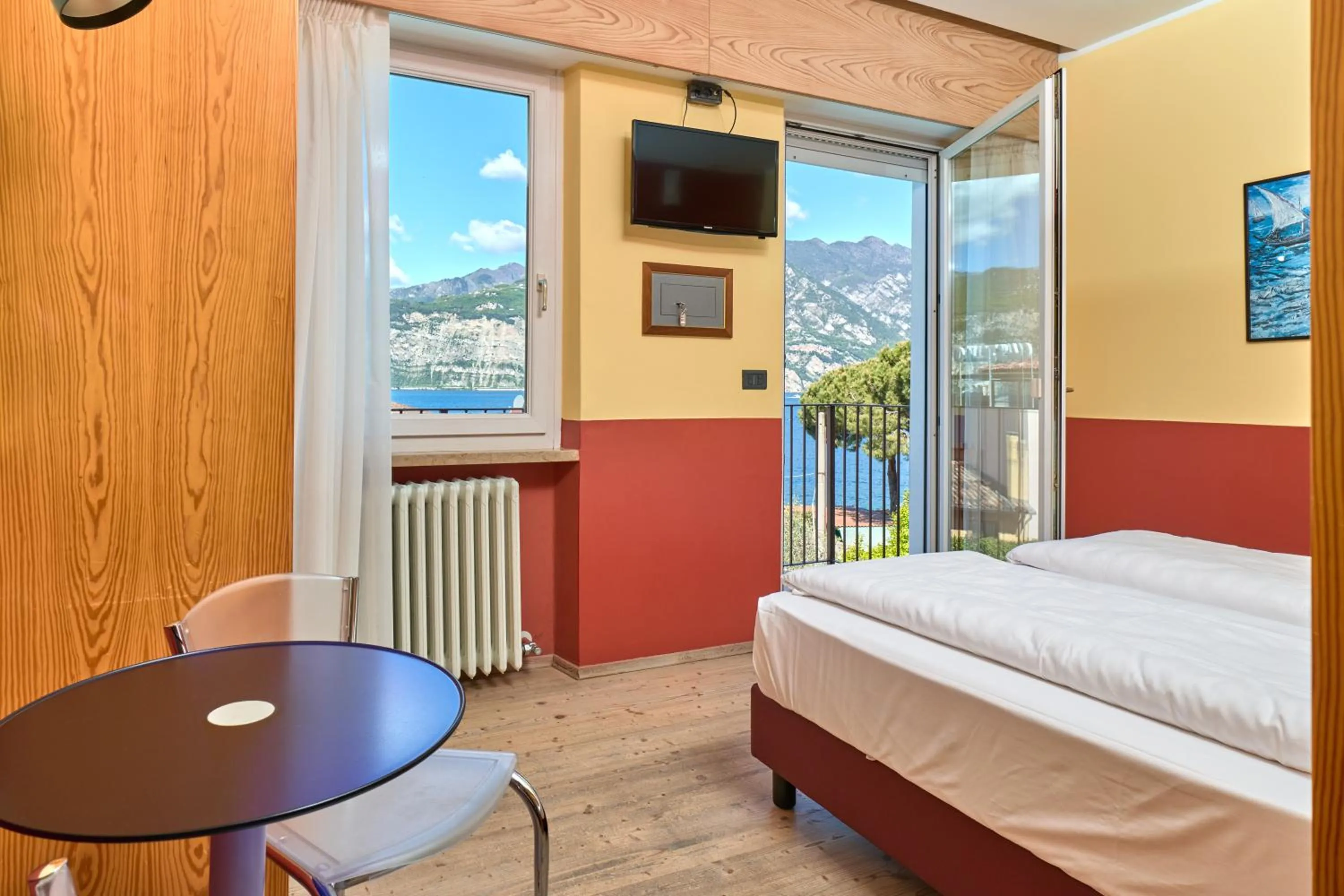 Photo of the whole room, Bed in Hotel Luna Rossa