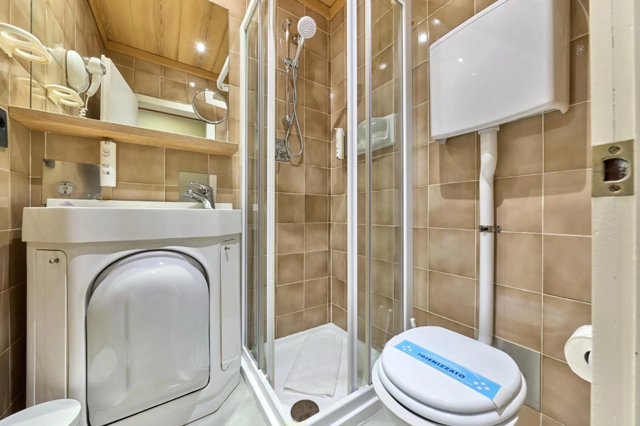 Bathroom in Hotel Luna Rossa