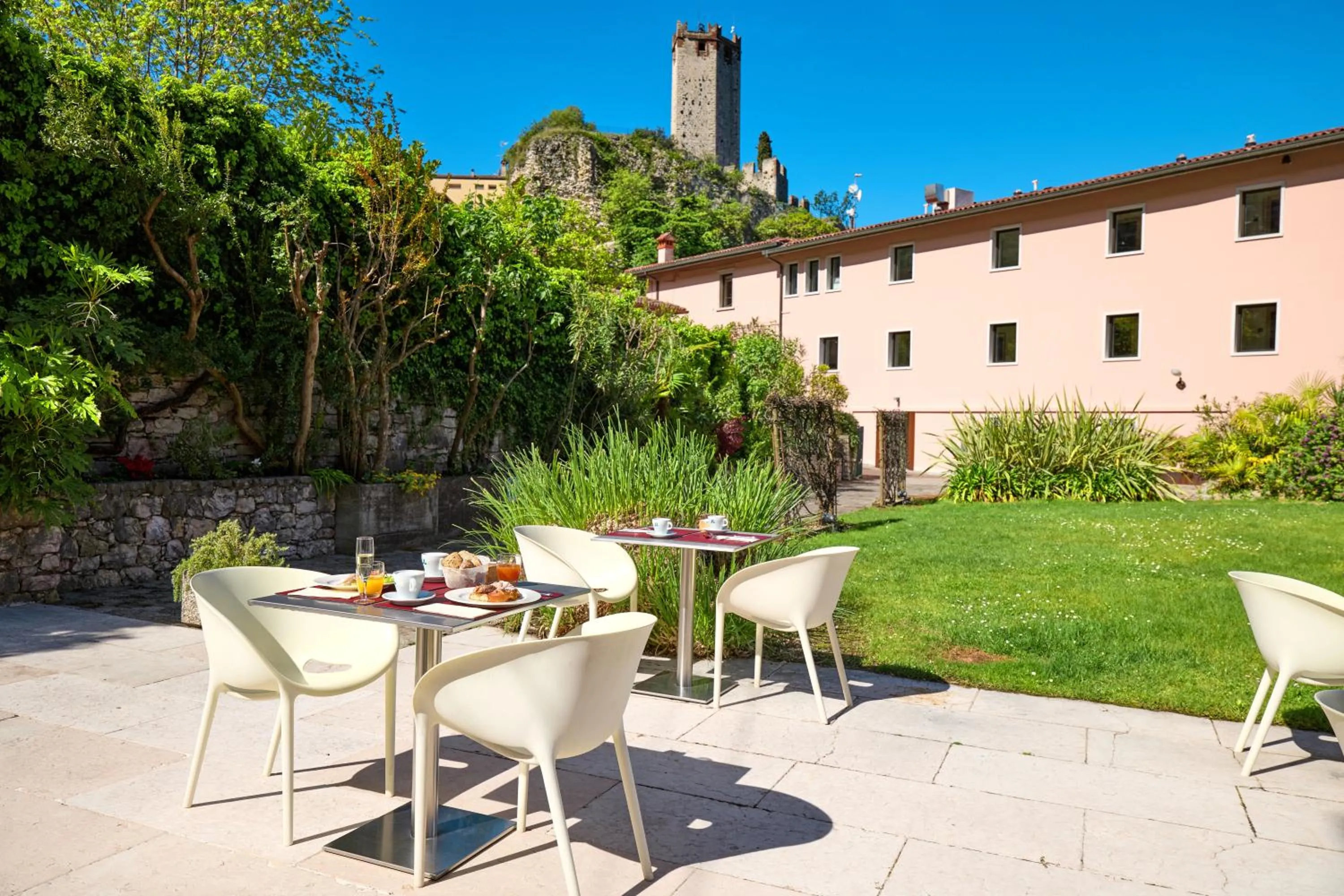 Garden in Hotel Luna Rossa