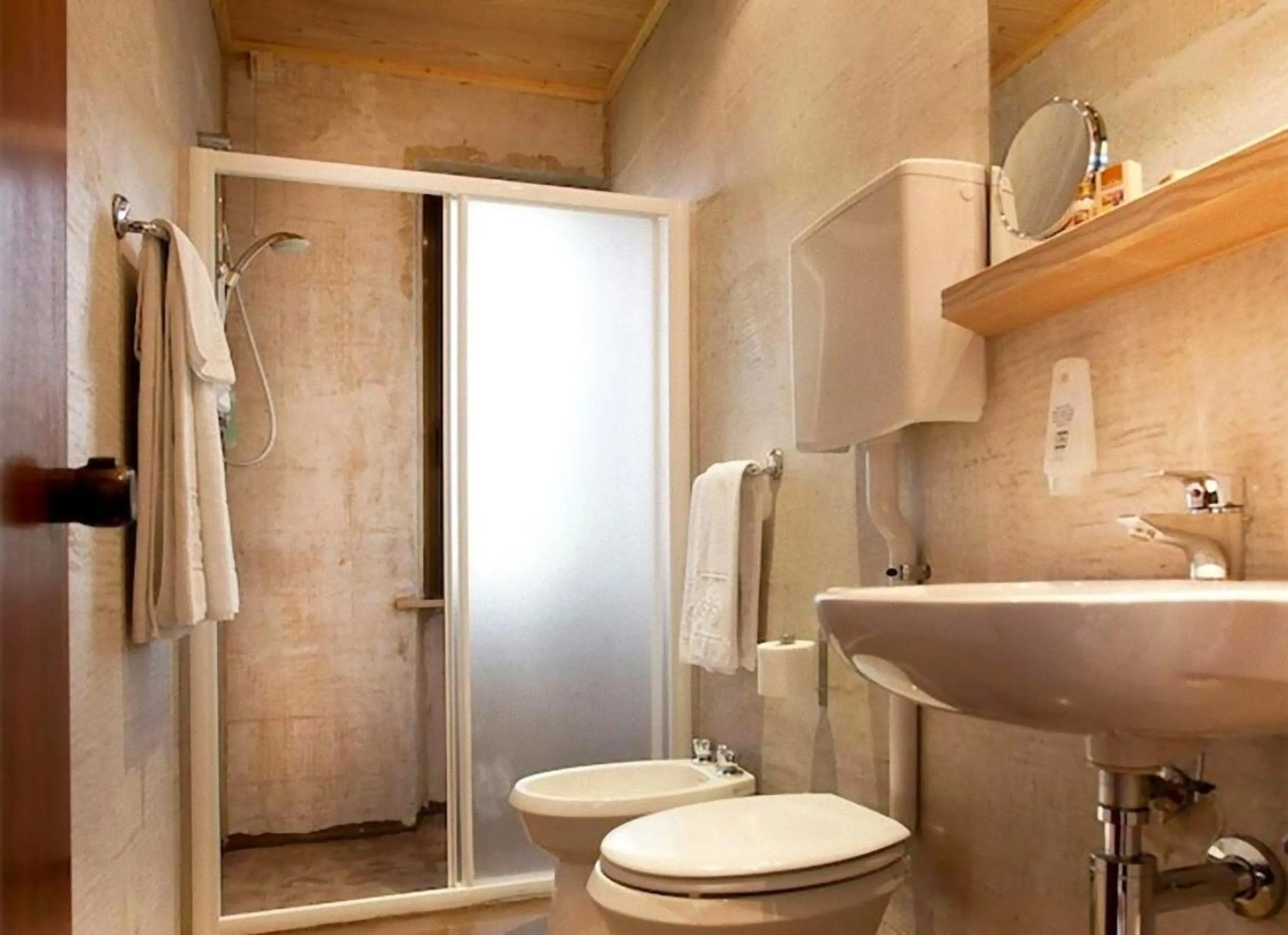 Bathroom in Hotel Luna Rossa